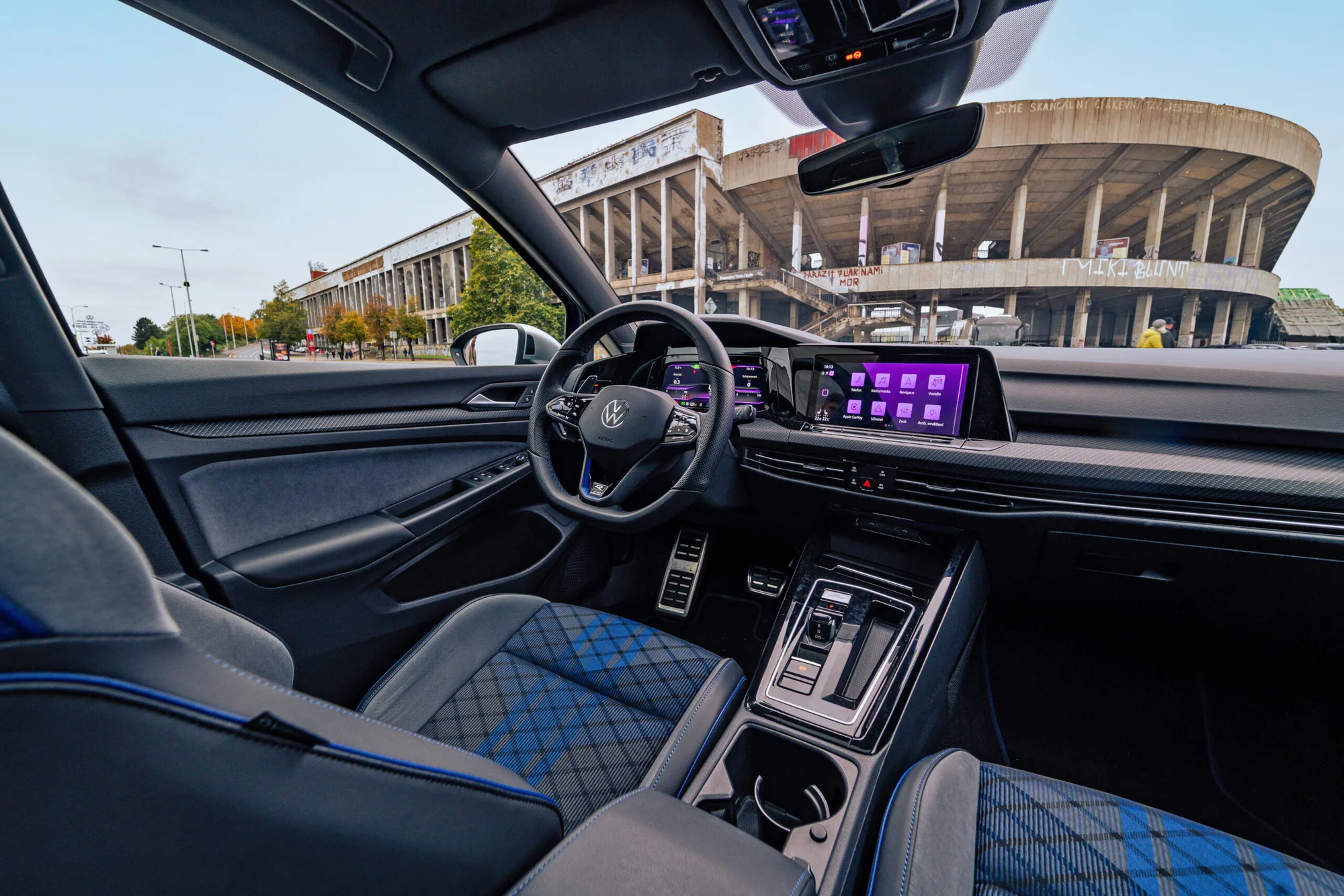 Zážitek za volantem: pronájem vozu Volkswagen Golf 8.5 R na 24 nebo 48 hodin