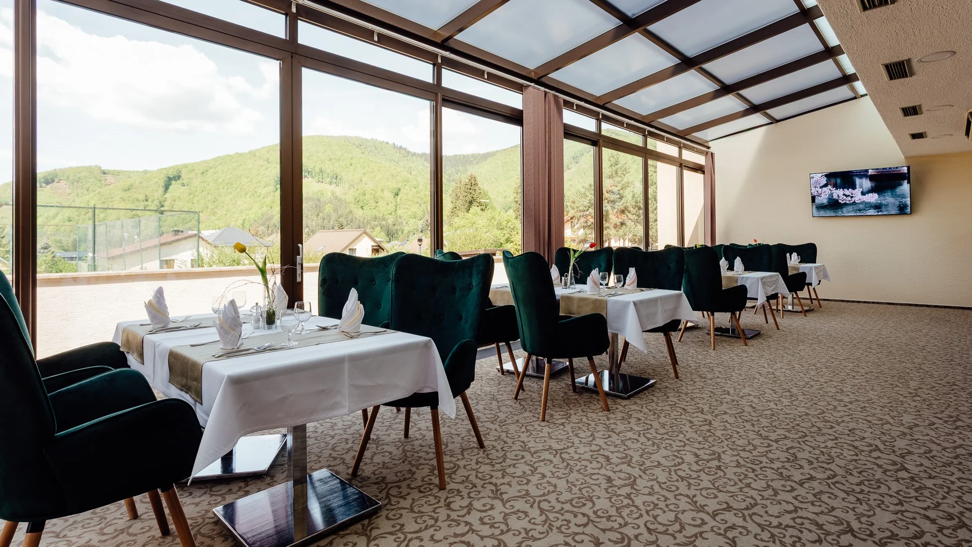 Wellness hotel v Rajeckých Teplicích: neomezený relax, polopenze a mnoho aktivit