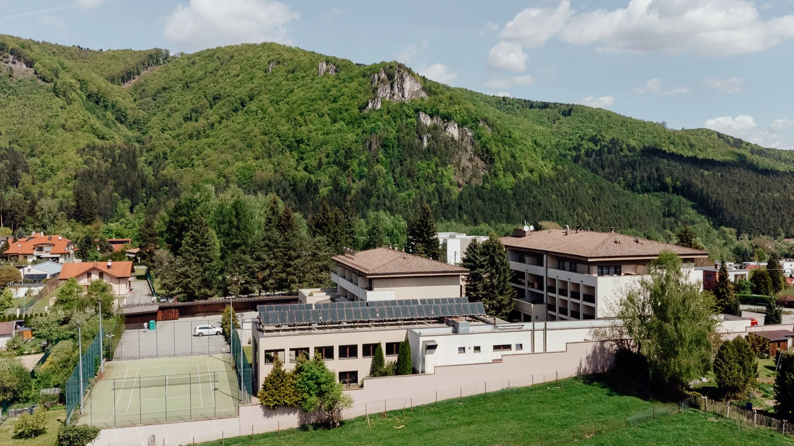 Wellness hotel v Rajeckých Teplicích: neomezený relax, polopenze a mnoho aktivit