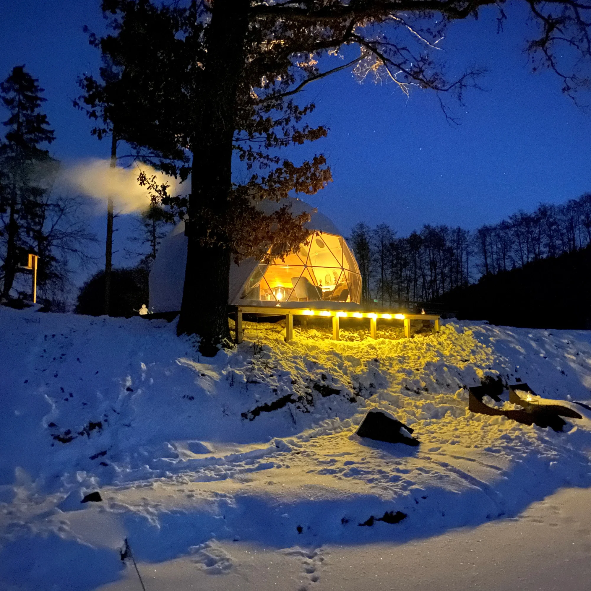 Glamping: vymazlené iglú u Prachovských skal, relax ve wellness s možností snídaňového koše
