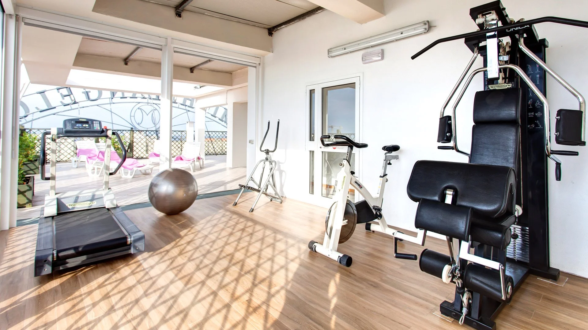 Italský Jadran: 4* hotel nedaleko Rimini, neomezeně wellness i polopenze