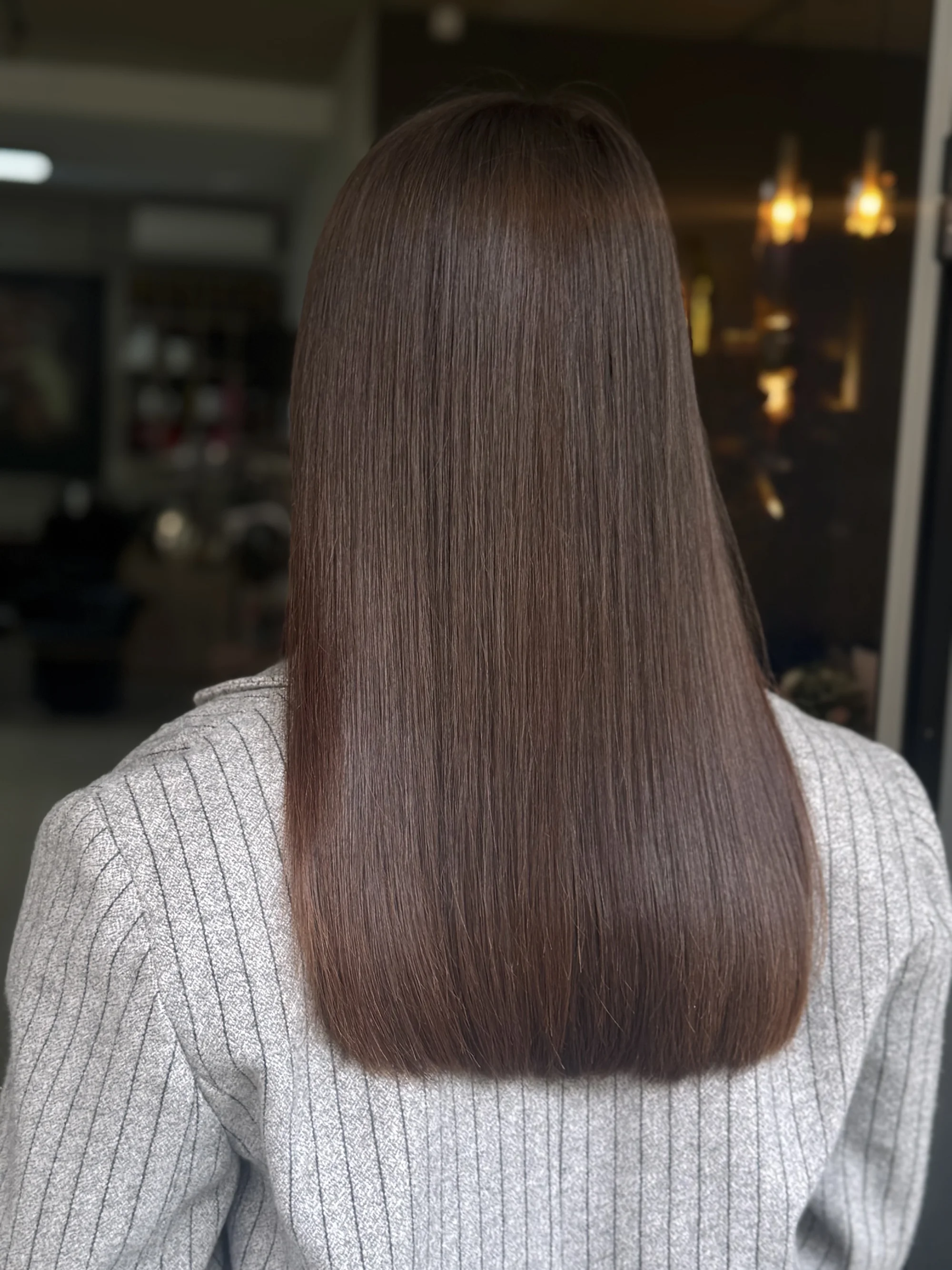 Vlasová proměna: dámský střih, barvení odrostů i celých vlasů