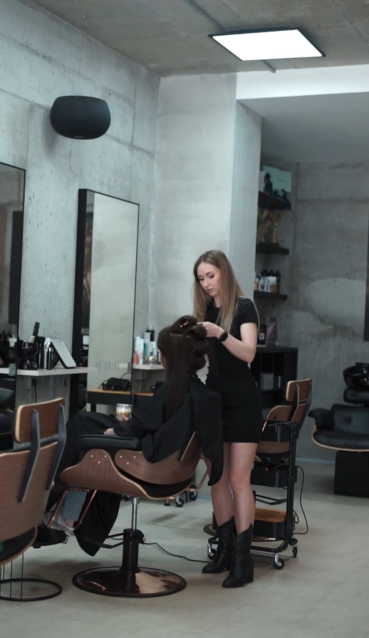 Profesionální péče o vlasy: otevřené vouchery na 500 až 3000 Kč do kadeřnického studia