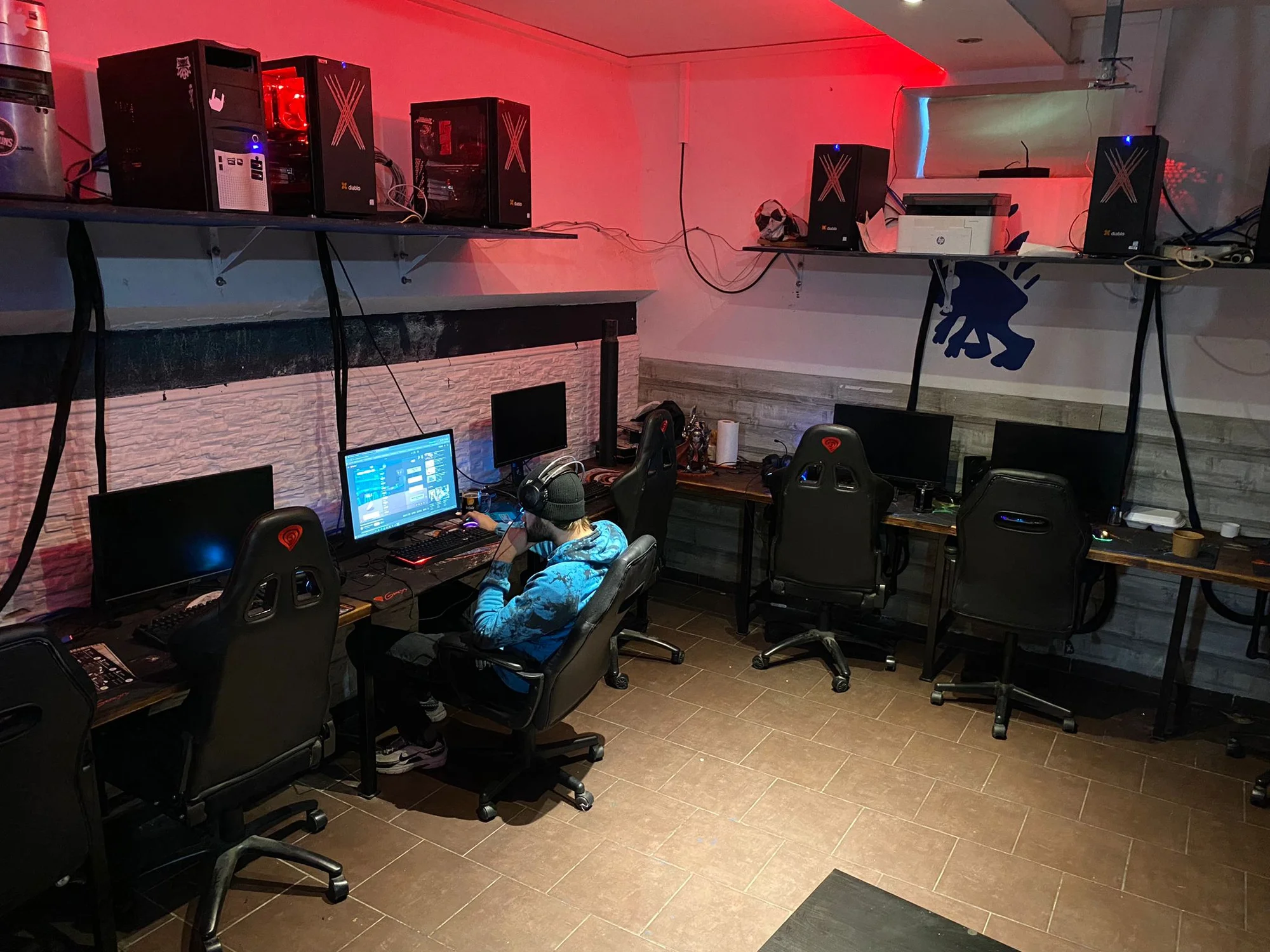 Herní doupě v Hradci: počítačové hry, popcorn a nápoje dle výběru až pro 5 osob