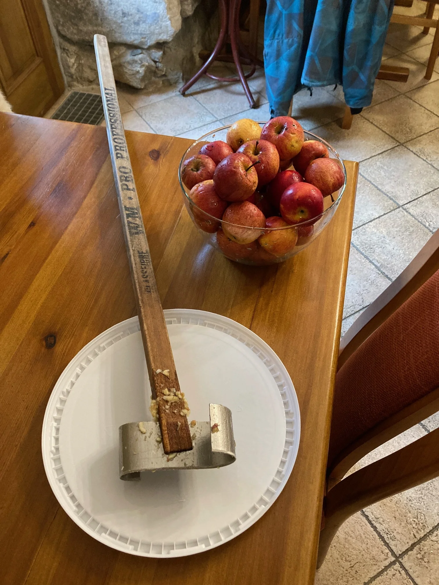 Kurz výroby cideru pro 1 nebo 2 osoby a 2–4 l výsledného nápoje jako výslužka