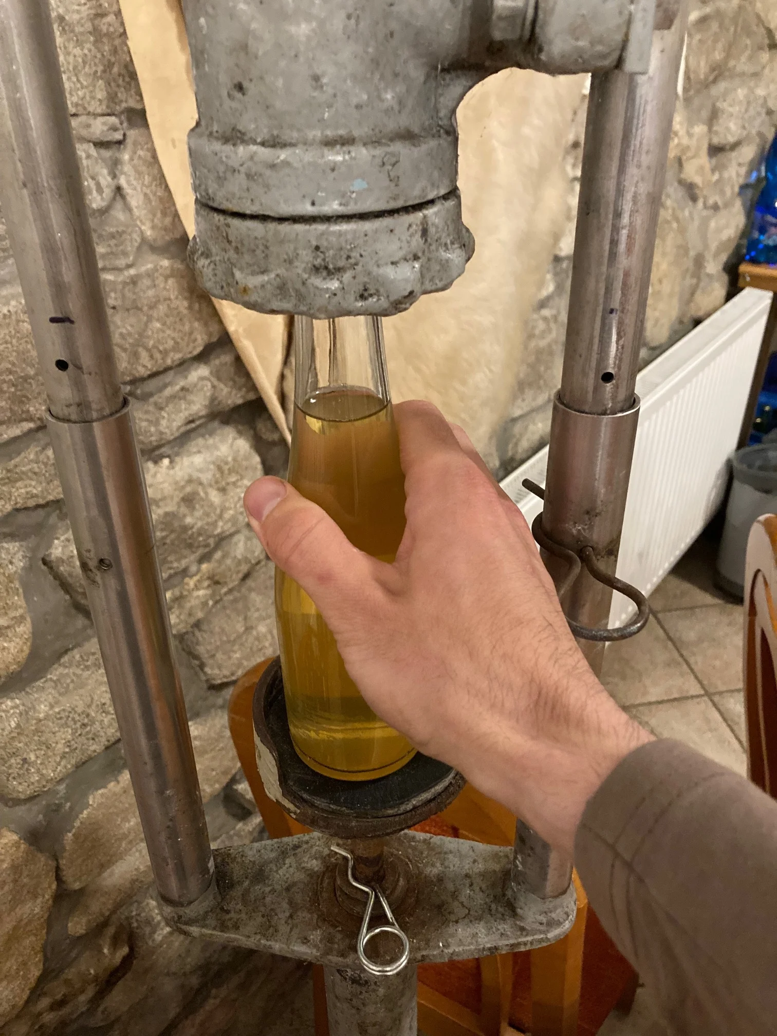 Kurz výroby cideru pro 1 nebo 2 osoby a 2–4 l výsledného nápoje jako výslužka