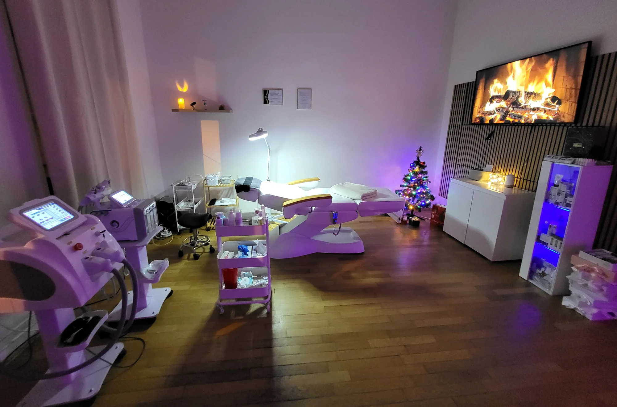 Mikrojehličkování nebo karbonový peeling pro omlazení a obnovu pleti