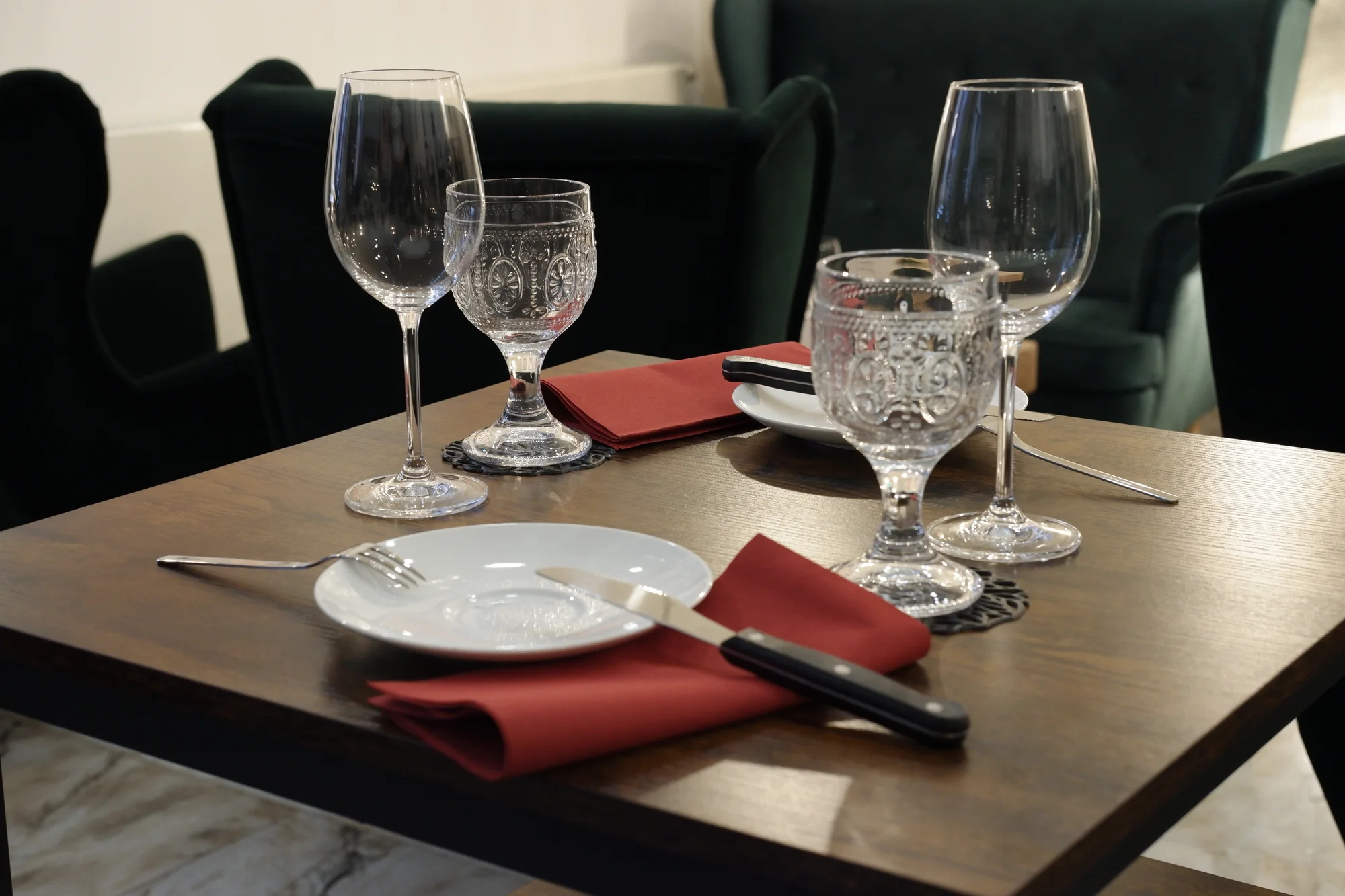 Dokonalá romantika: svatovalentýnská řízená degustace vín s občerstvením pro 2 osoby