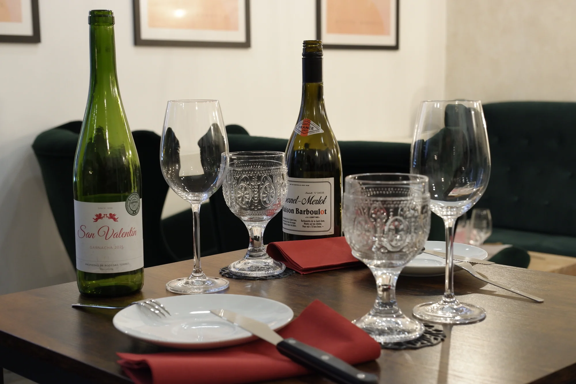 Dokonalá romantika: svatovalentýnská řízená degustace vín s občerstvením pro 2 osoby