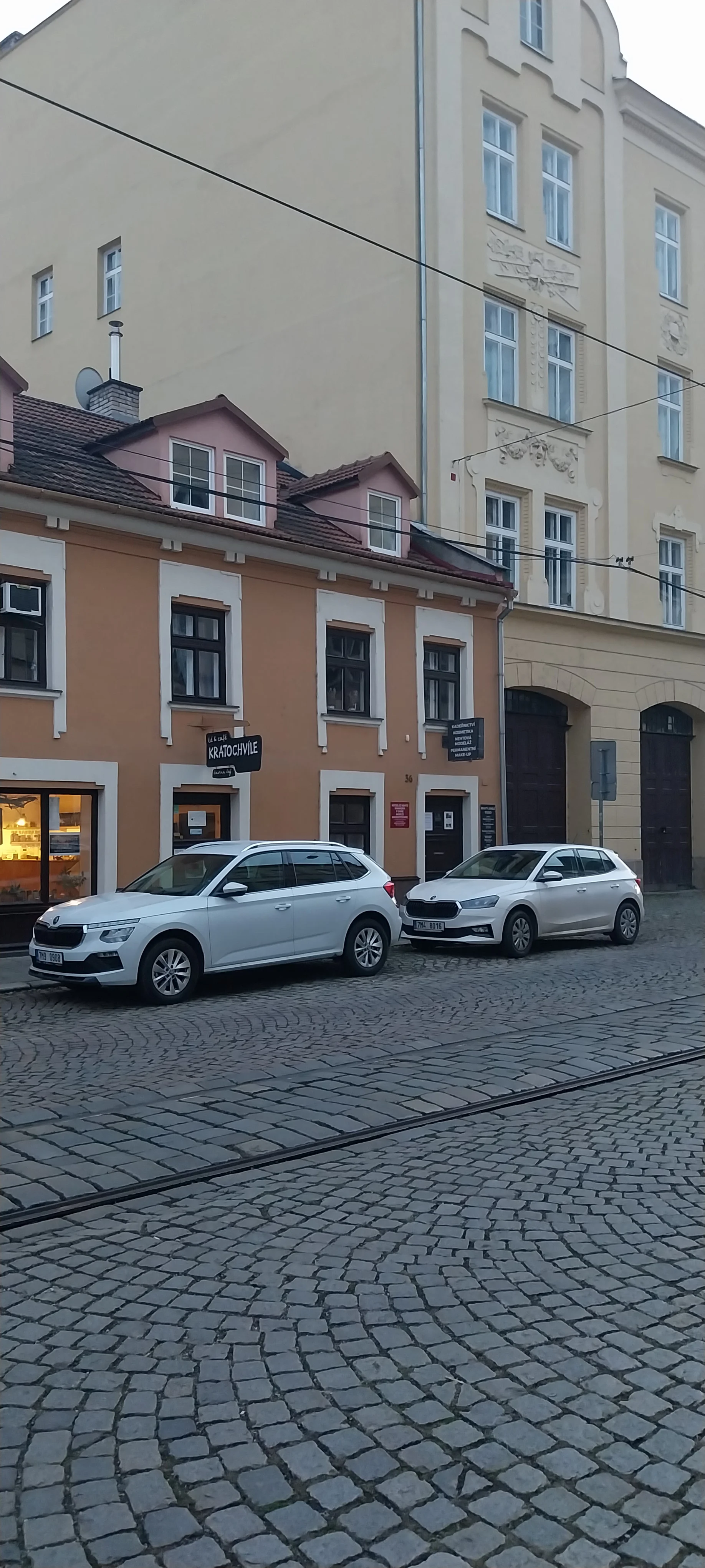 Chůze jako po obláčku: Suchá pedikúra s thajskou masáží nohou