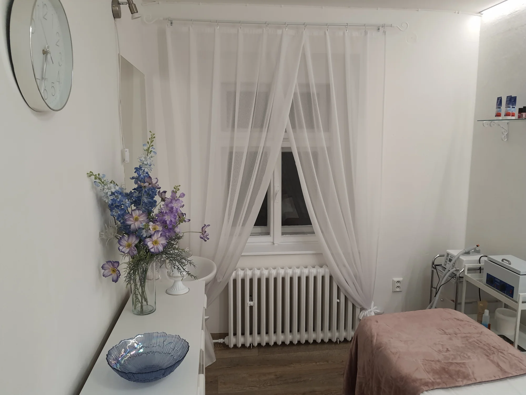 Chůze jako po obláčku: Suchá pedikúra s thajskou masáží nohou