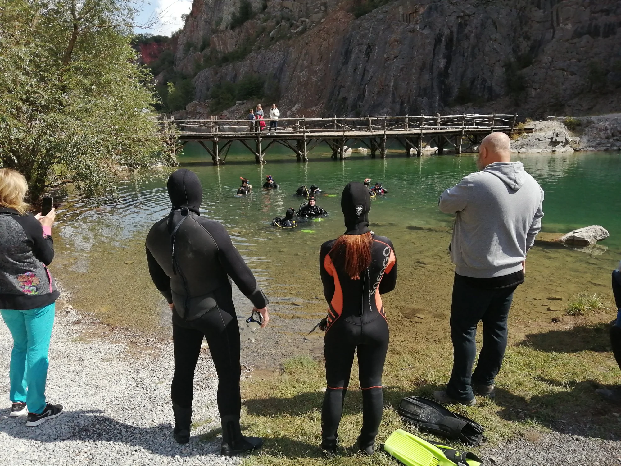 Ponořte se do nového světa: Kurz potápění na zkoušku v bazénu i volné vodě pro 1–4 osoby