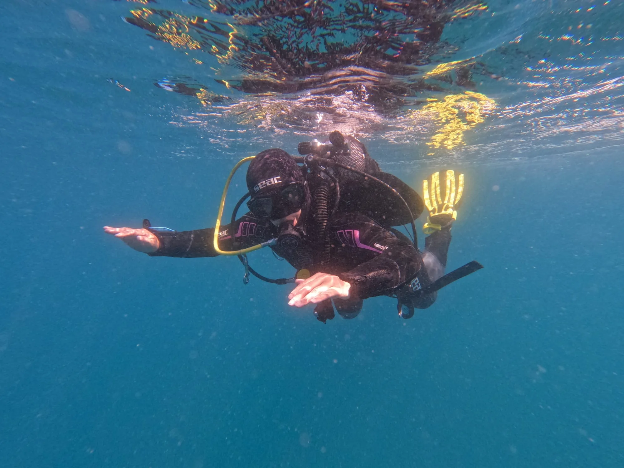 Ponořte se do nového světa: Kurz potápění na zkoušku v bazénu i volné vodě pro 1–4 osoby