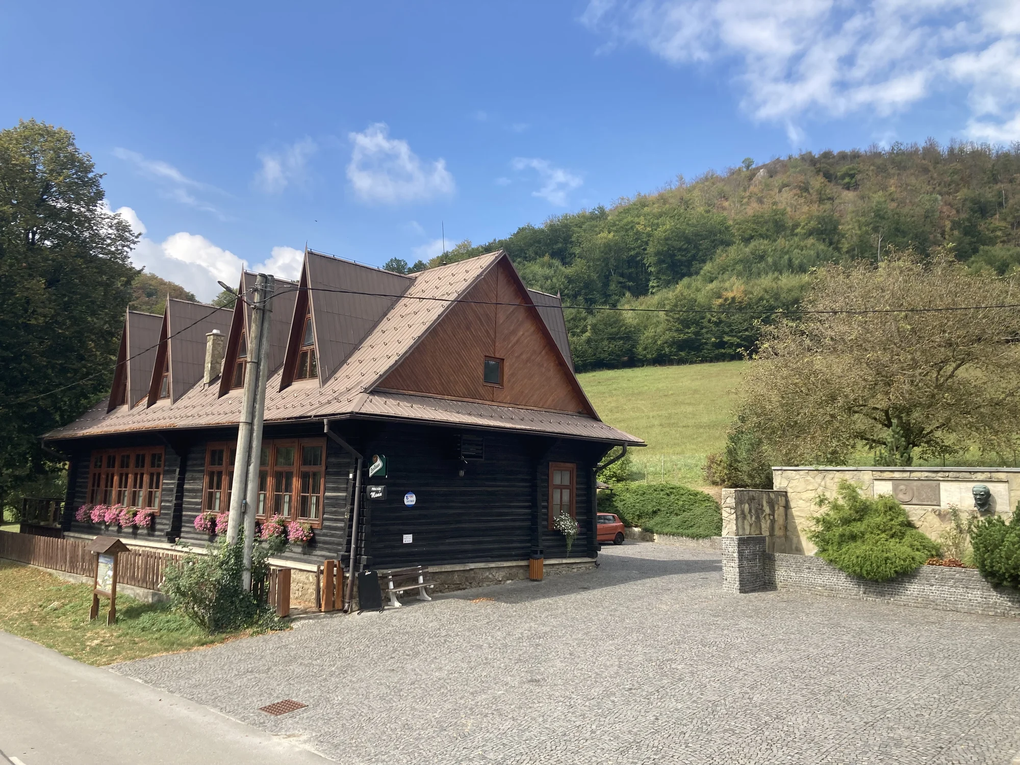 Penzion na Pováží se snídaní či polopenzí a vstupem do privátního wellness