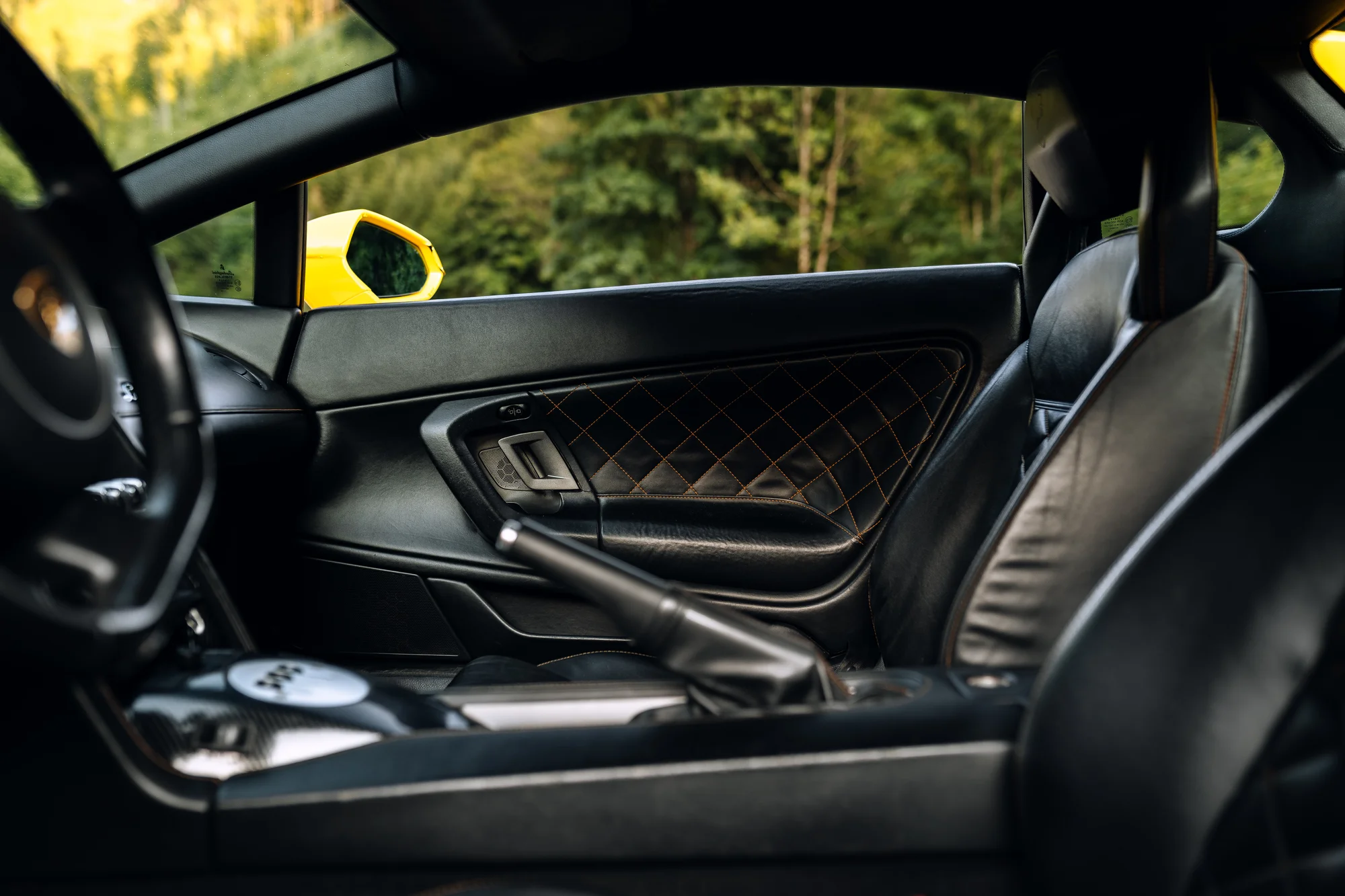 Vstříc adrenalinu: jízda v supersportu –⁠⁠⁠⁠⁠⁠ Ferrari, Lamborgini i Mustang, 20–⁠⁠⁠⁠⁠⁠40 minut