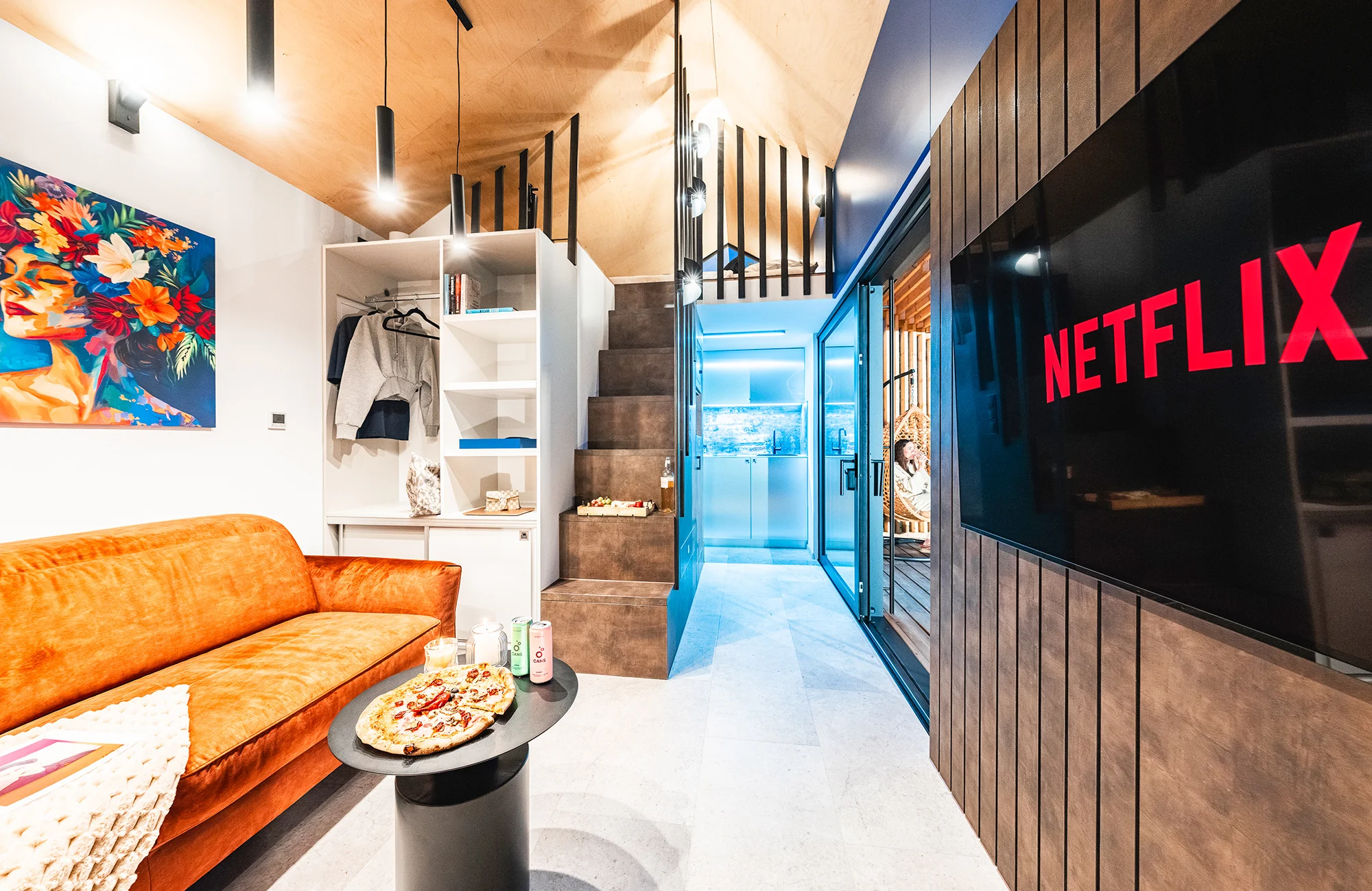 Za romantikou do Ostravy: tiny house s kuchyní, Netflixem i terasou s posezením