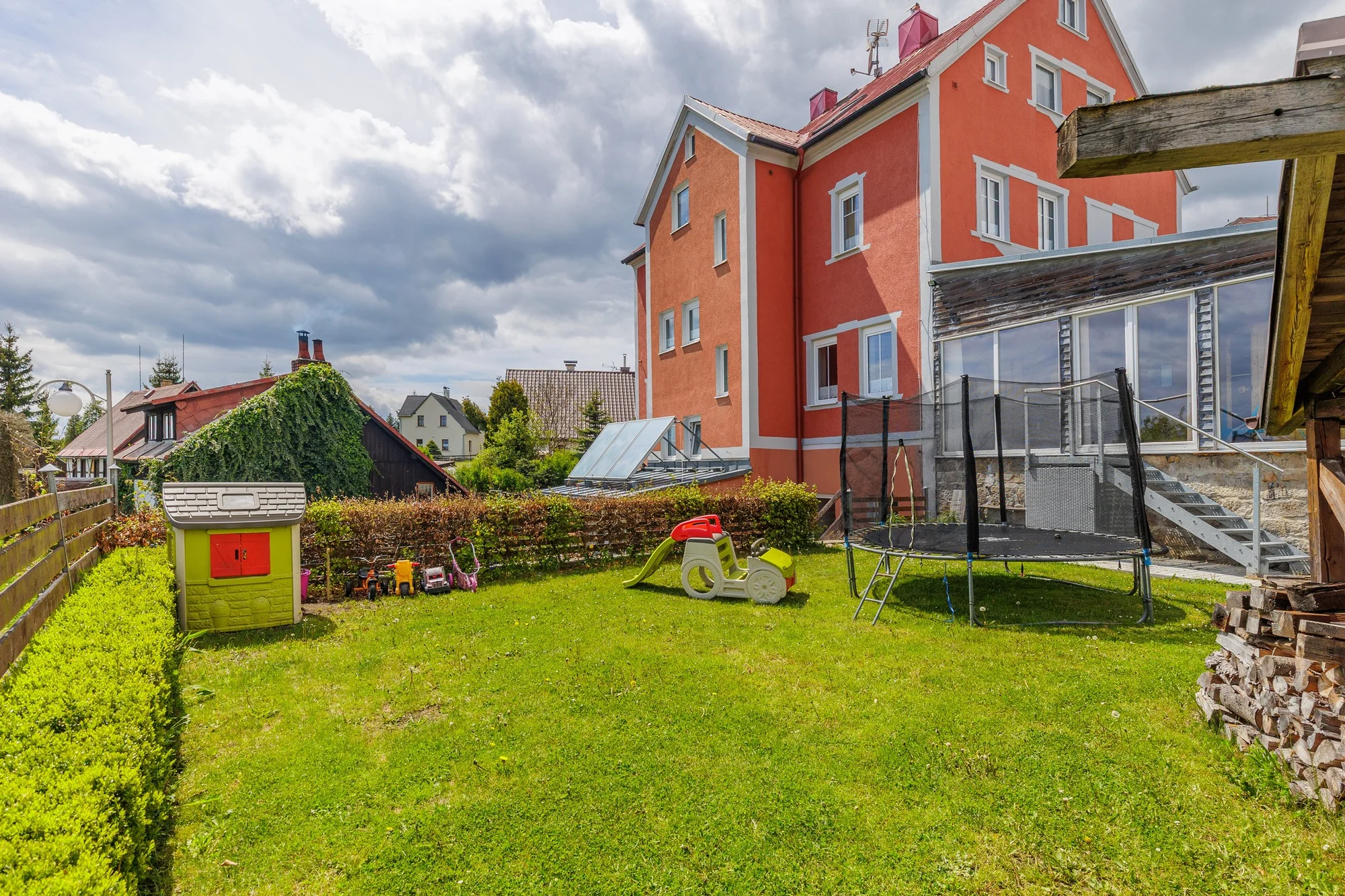 Krušné hory i s jídlem: vybavený apartmán nebo chalupa až pro 14 osob