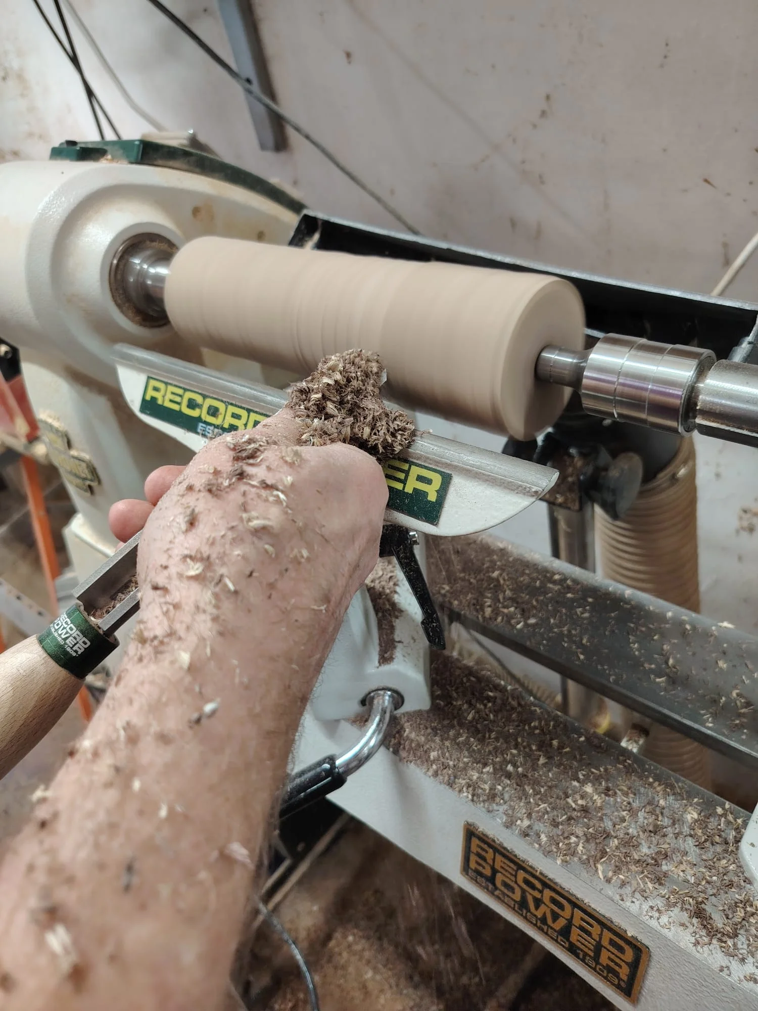 Objevte krásu práce se dřevem: celodenní kurz soustružení i výroby mlýnků