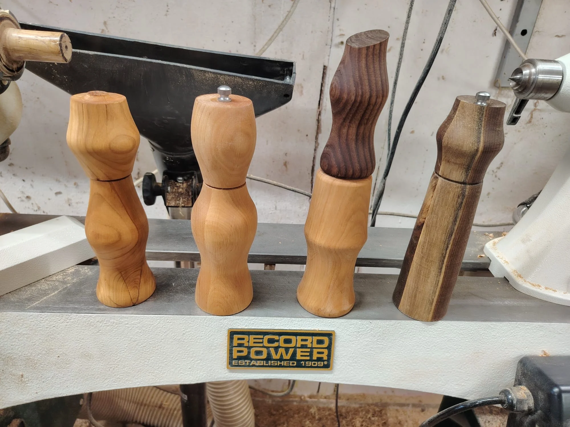 Objevte krásu práce se dřevem: celodenní kurz soustružení i výroby mlýnků