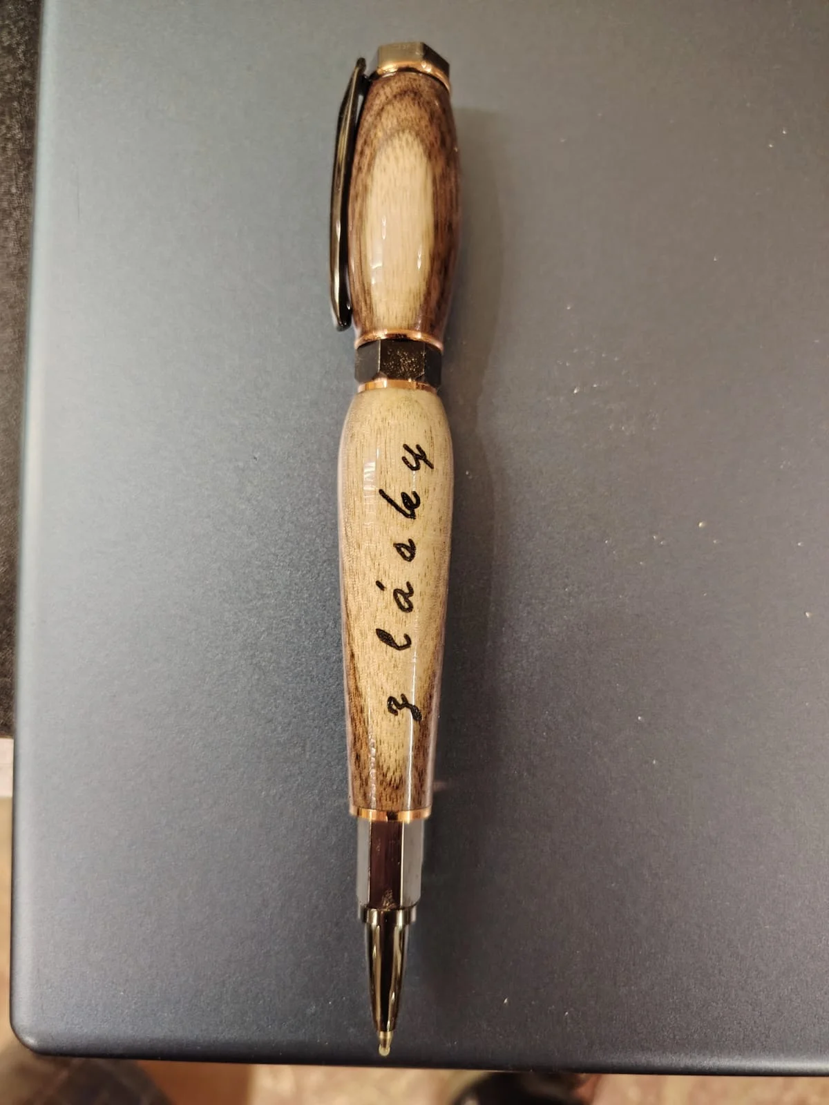 Objevte krásu práce se dřevem: celodenní kurz soustružení i výroby mlýnků