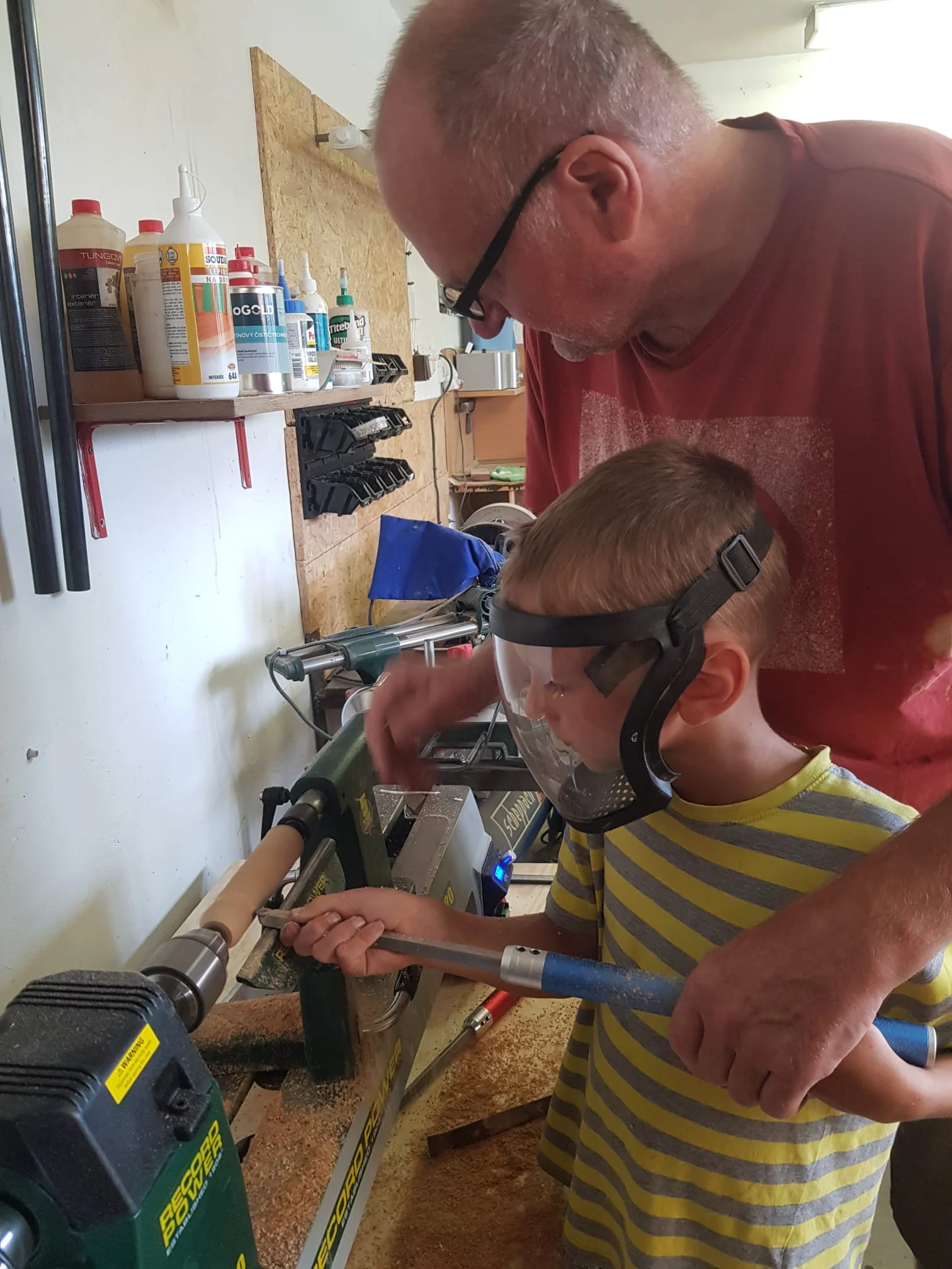 Objevte krásu práce se dřevem: celodenní kurz soustružení i výroby mlýnků