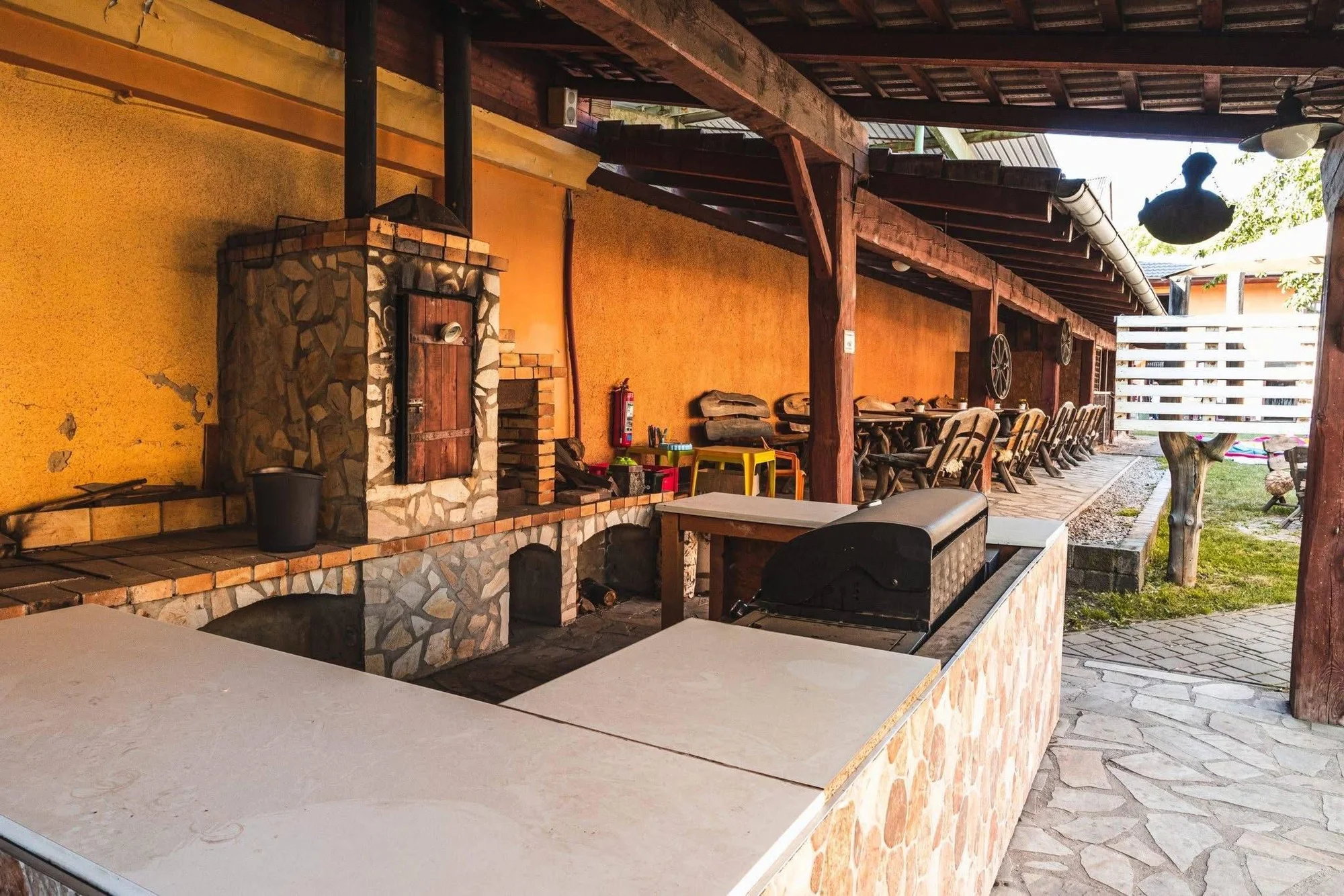 Pobyt na farmě s koňmi, prasátky i ovcemi kousek od Mosteckého jezera i vč. snídaní