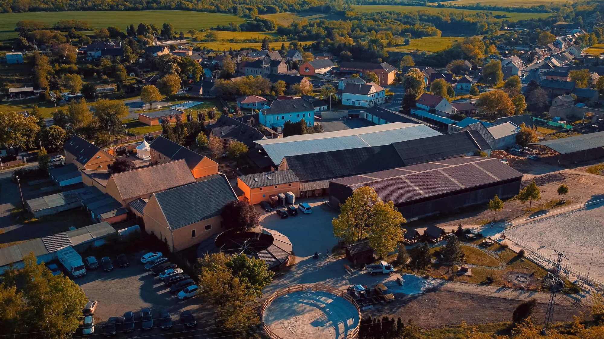 Pobyt na farmě s koňmi, prasátky i ovcemi kousek od Mosteckého jezera i vč. snídaní