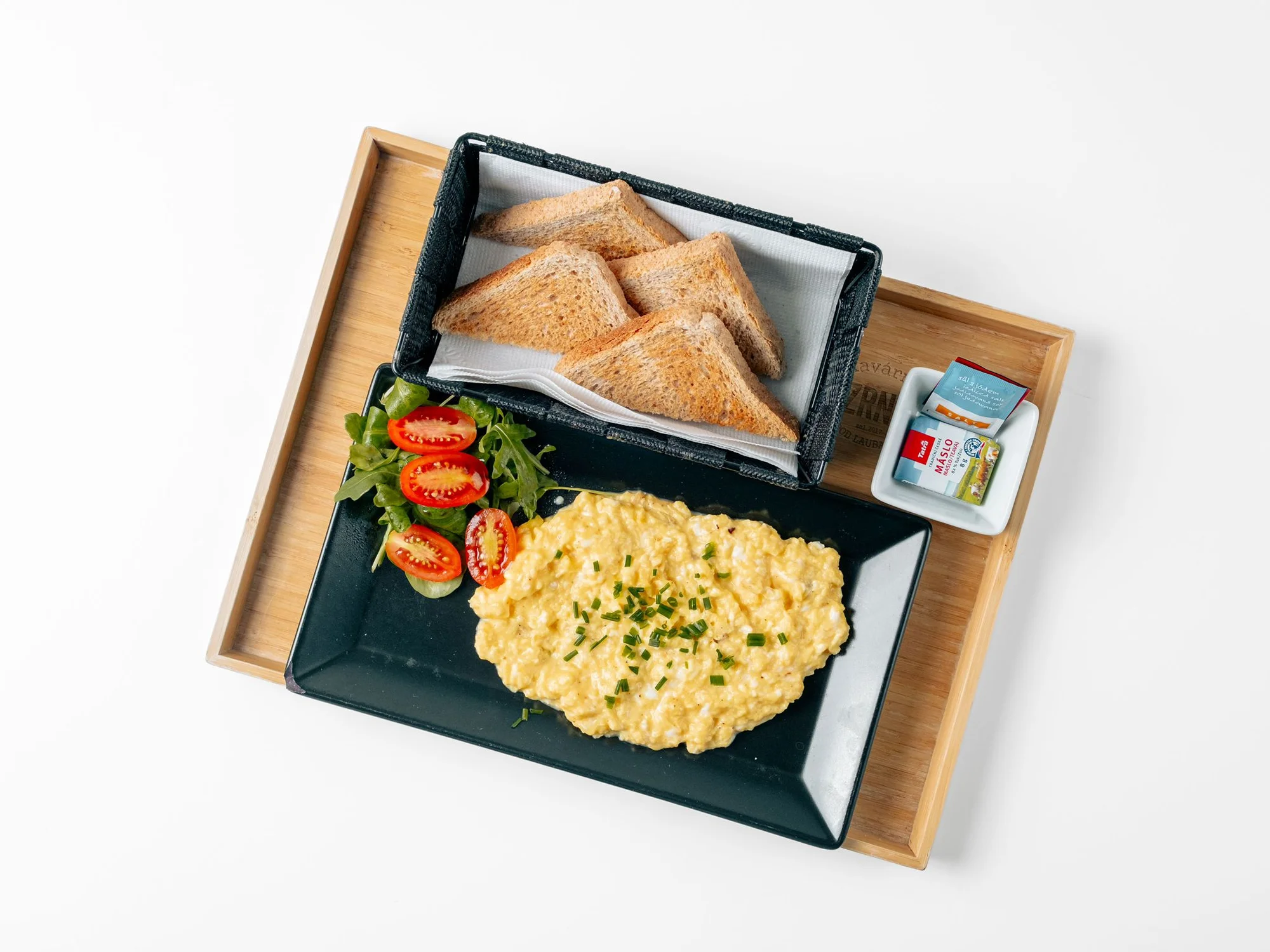 Brunch s kávou a limonádou nebo kafe s dortem pro 1 nebo 2 osoby