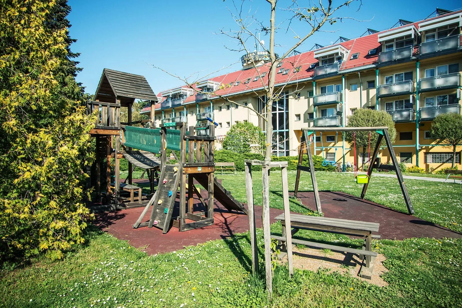 Hotel 300 metrů od Balatonu: neomezený wellness a polopenze