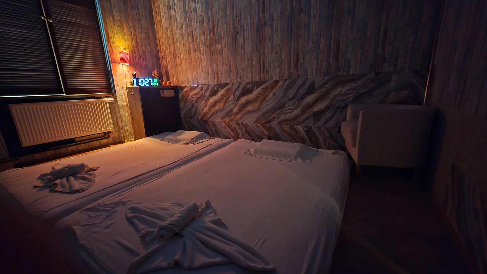 Thajská masáž zad a šíje od rodilých Thajek v délce 30 minut