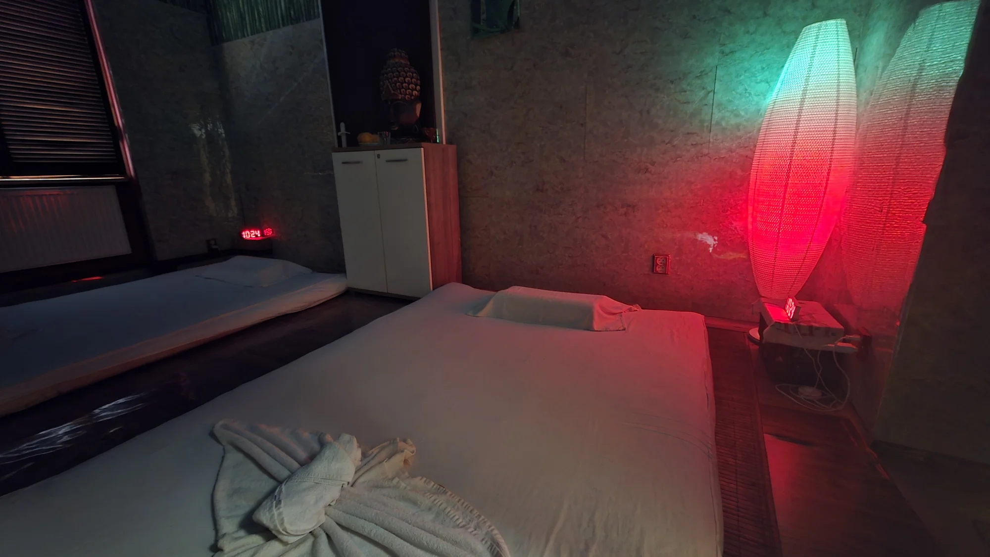 Thajská masáž zad a šíje od rodilých Thajek v délce 30 minut