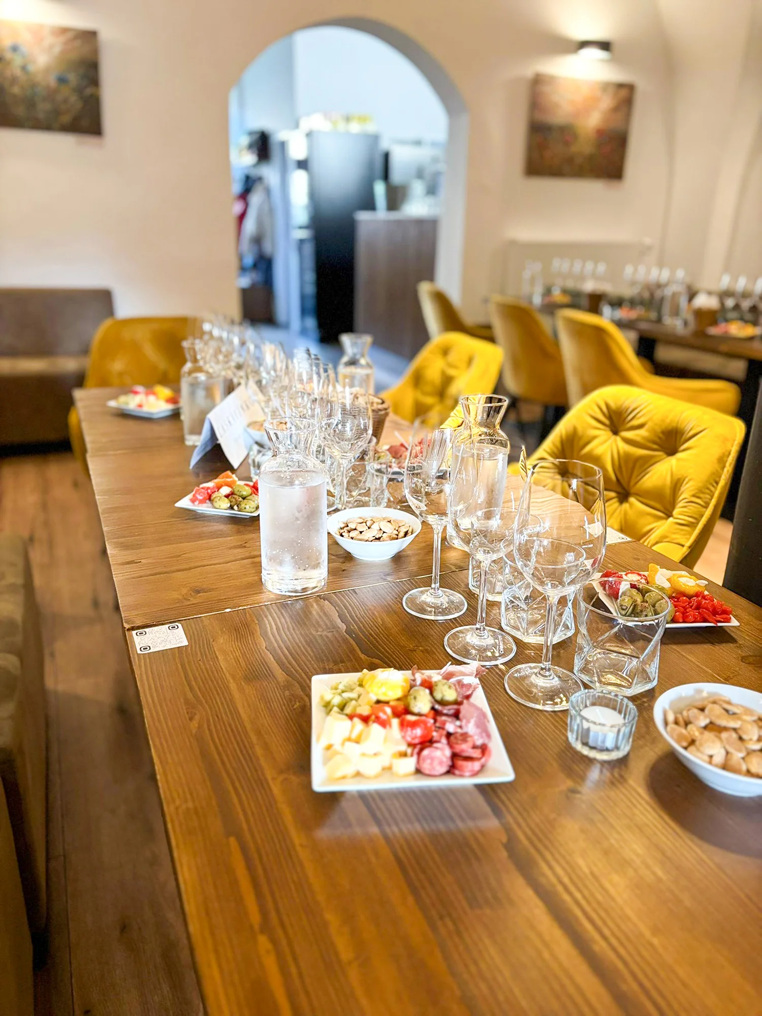 Degustace vína či nealko vína vč. tapas a výkladu, pro 1 i 2 osoby