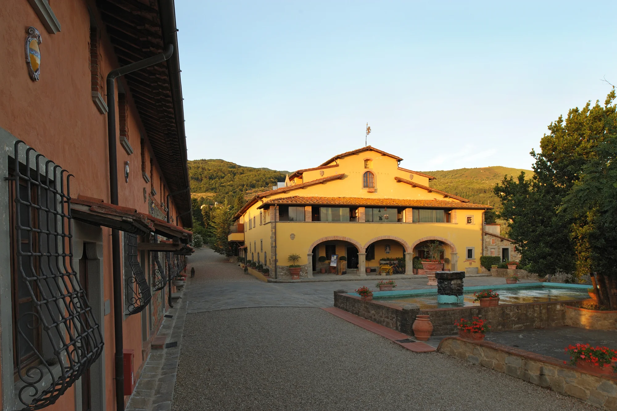 4* hotel u Florencie: snídaně či polopenze, v létě bazén, možnost projížďky na koni