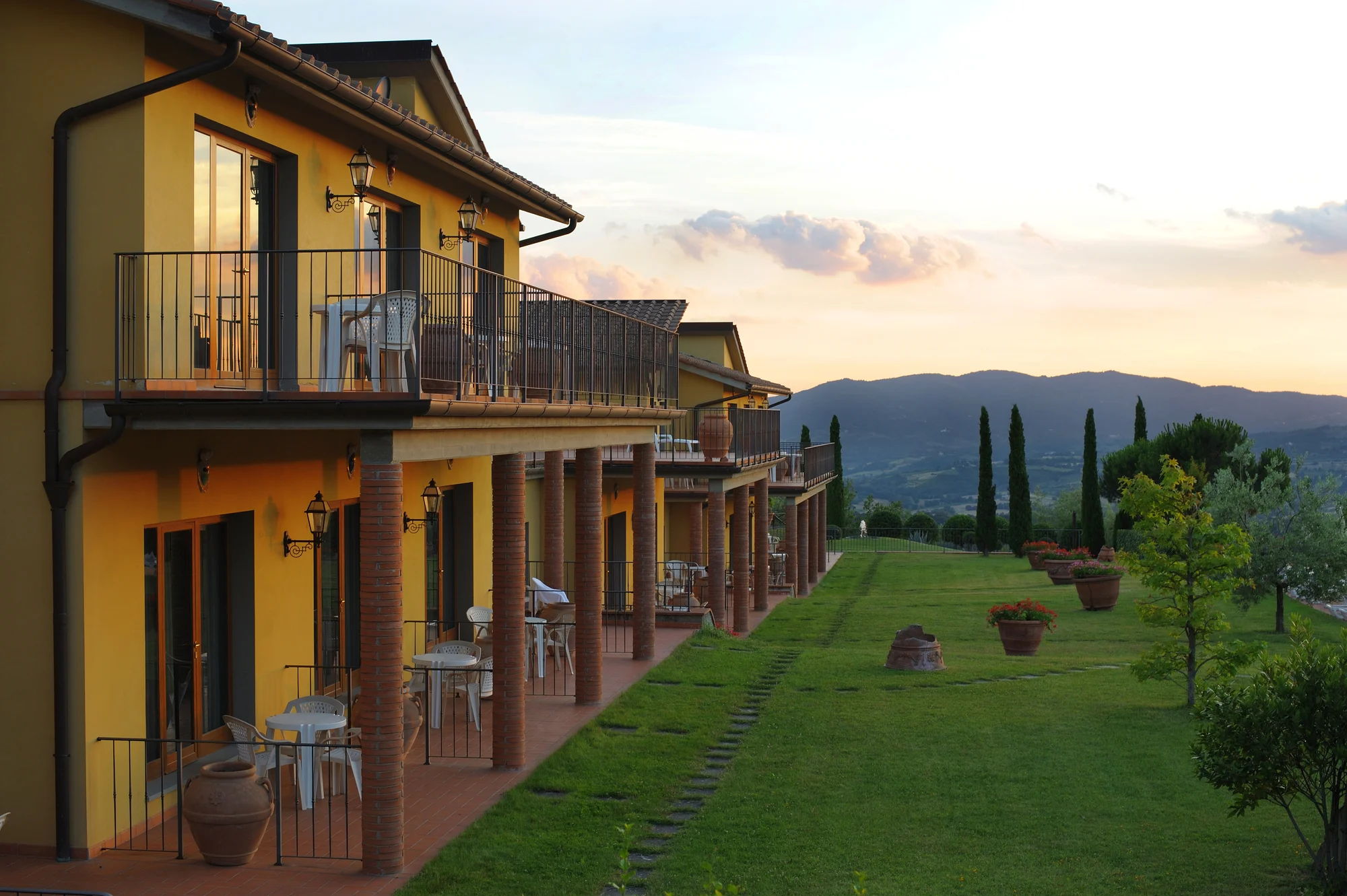 4* hotel u Florencie: snídaně či polopenze, v létě bazén, možnost projížďky na koni