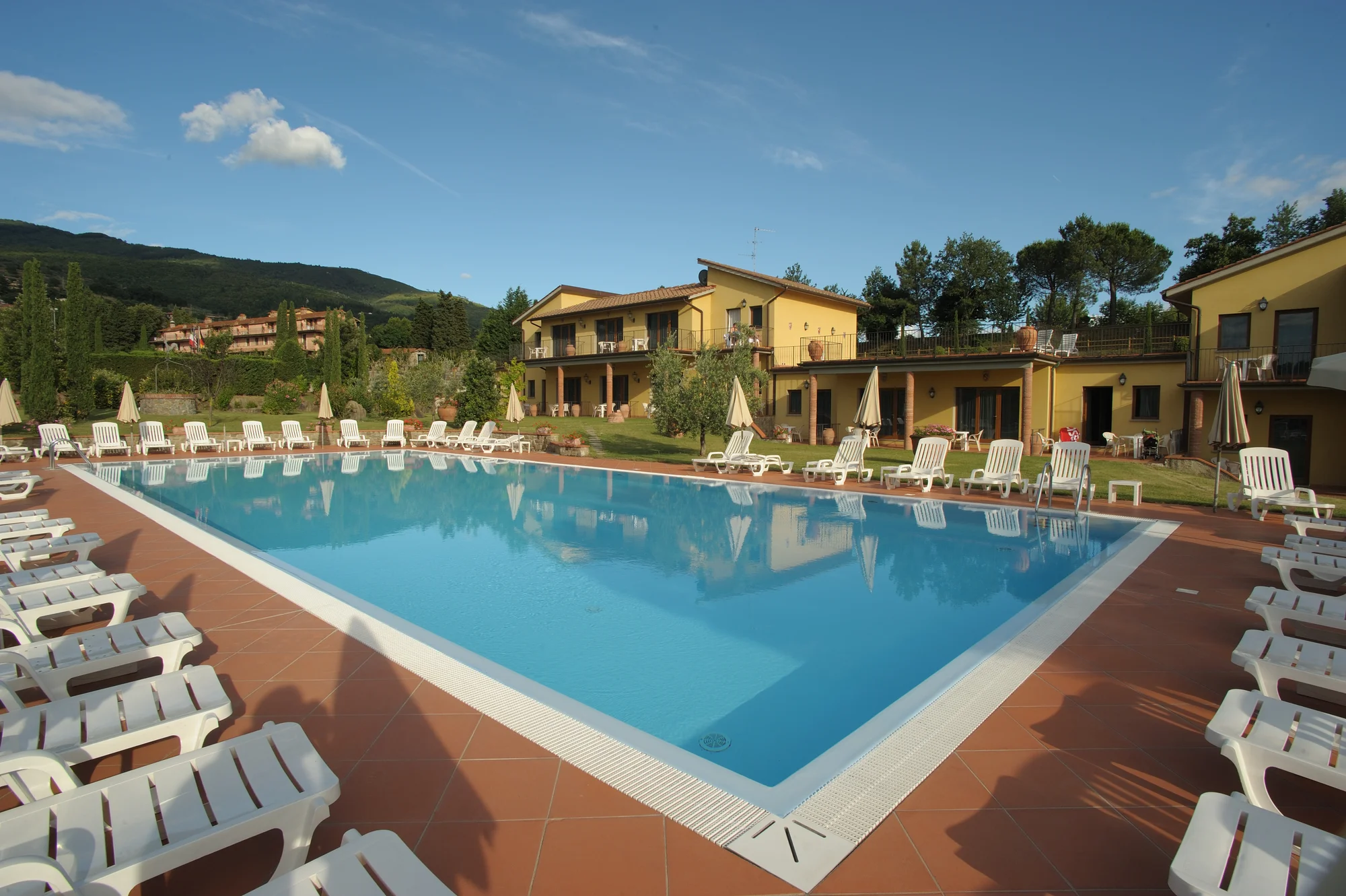 4* hotel u Florencie: snídaně či polopenze, v létě bazén, možnost projížďky na koni