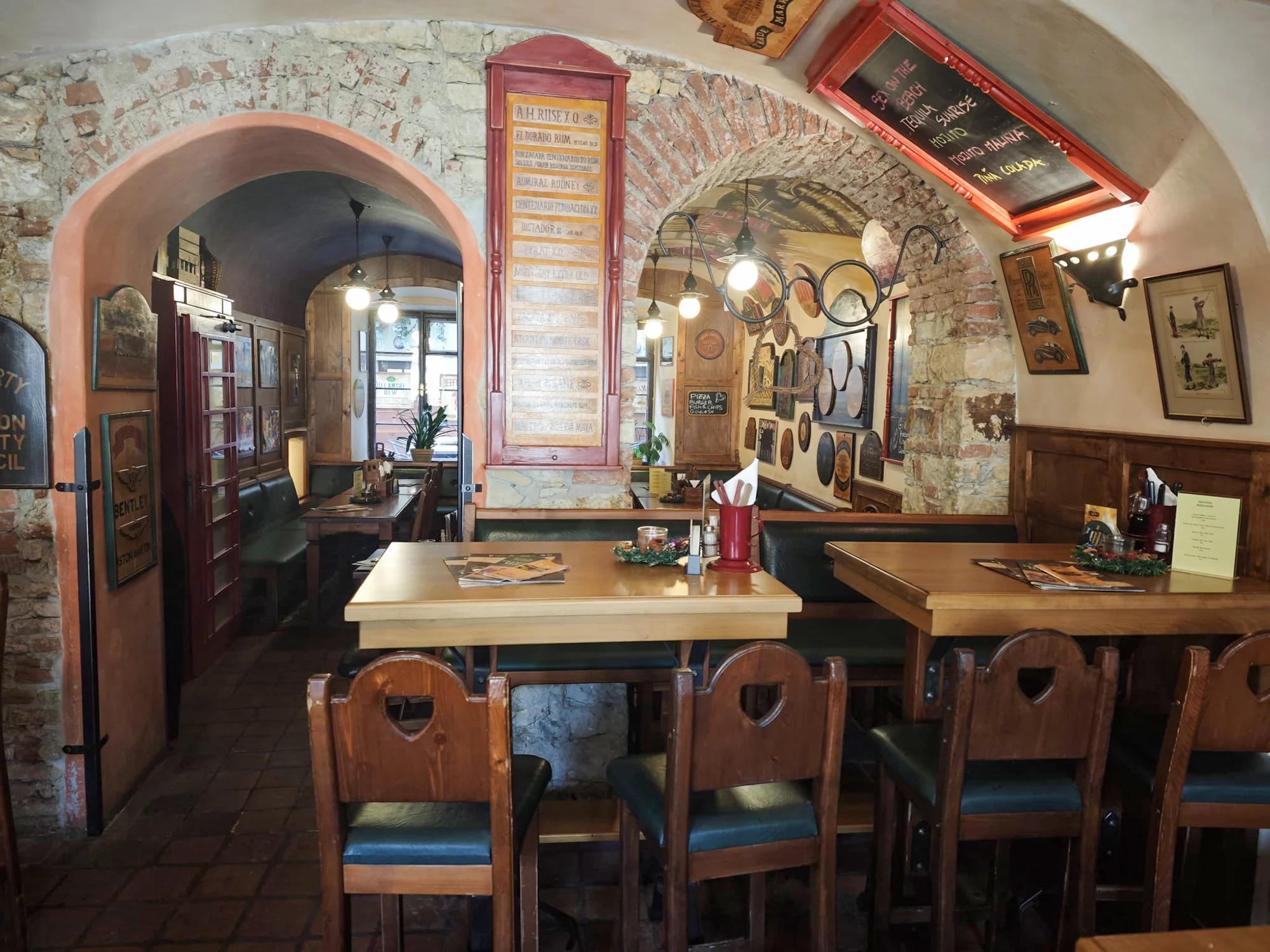 Masové prkno pro 2 osoby: vepřové, hovězí i kuře, hranolky a kukuřice