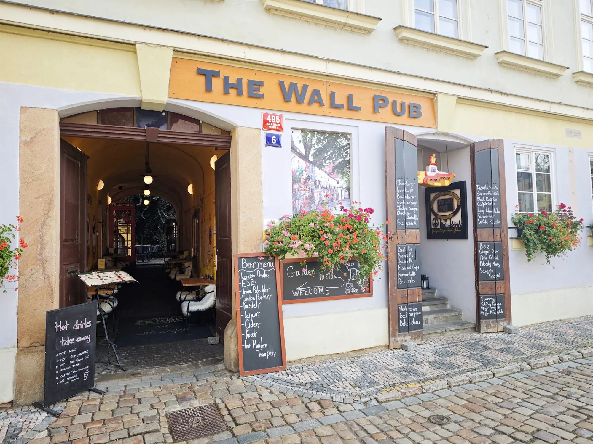 Masové prkno pro 2 osoby: vepřové, hovězí i kuře, hranolky a kukuřice