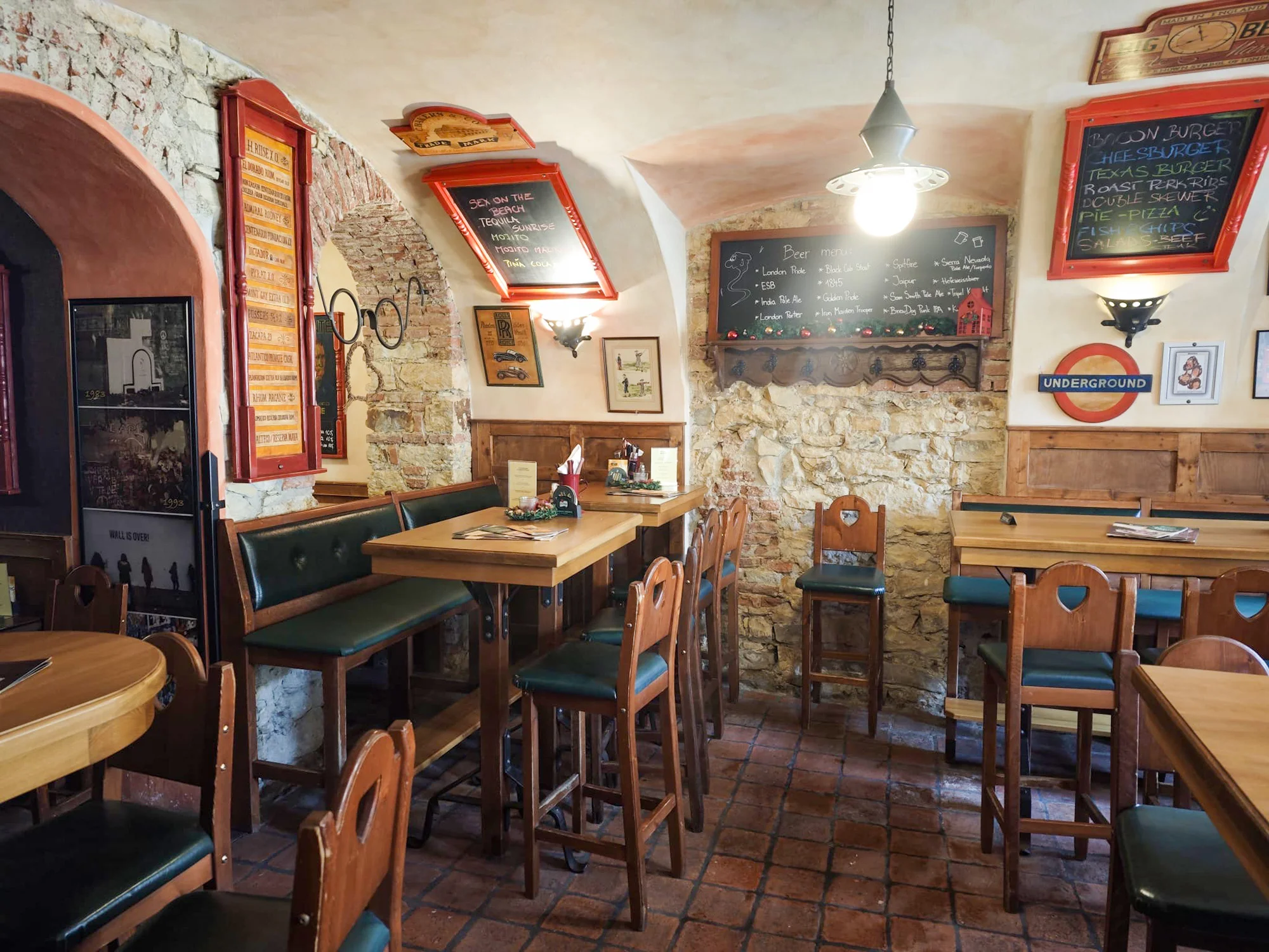 Masové prkno pro 2 osoby: vepřové, hovězí i kuře, hranolky a kukuřice