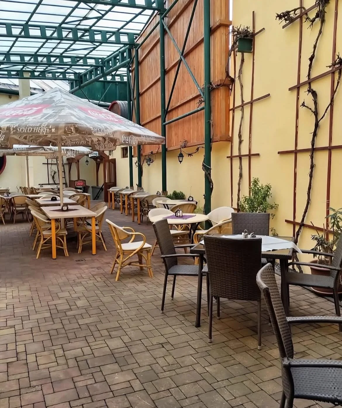 Voucher do restaurace Vinný dvůr v centru Mělníka, 500–1500 Kč