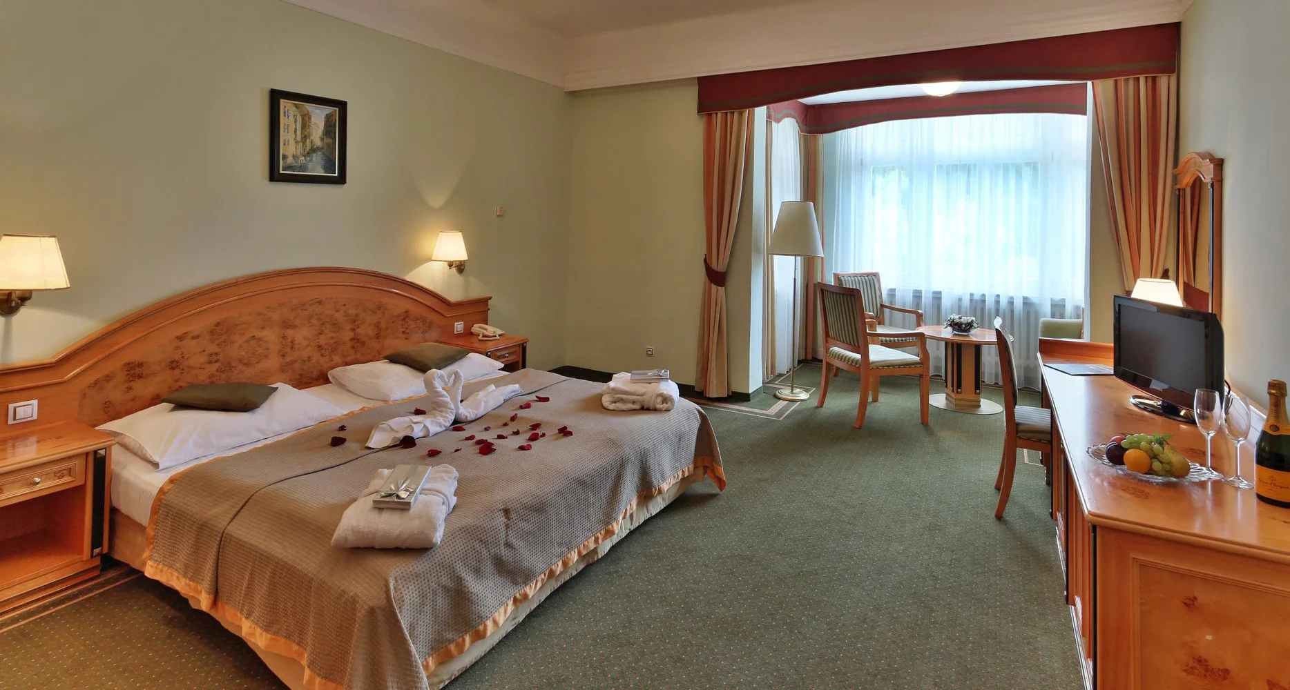 Pobyt ve 4* hotelu v Mariánských Lázních: jídlo, vyhřívaný bazén i wellness procedury