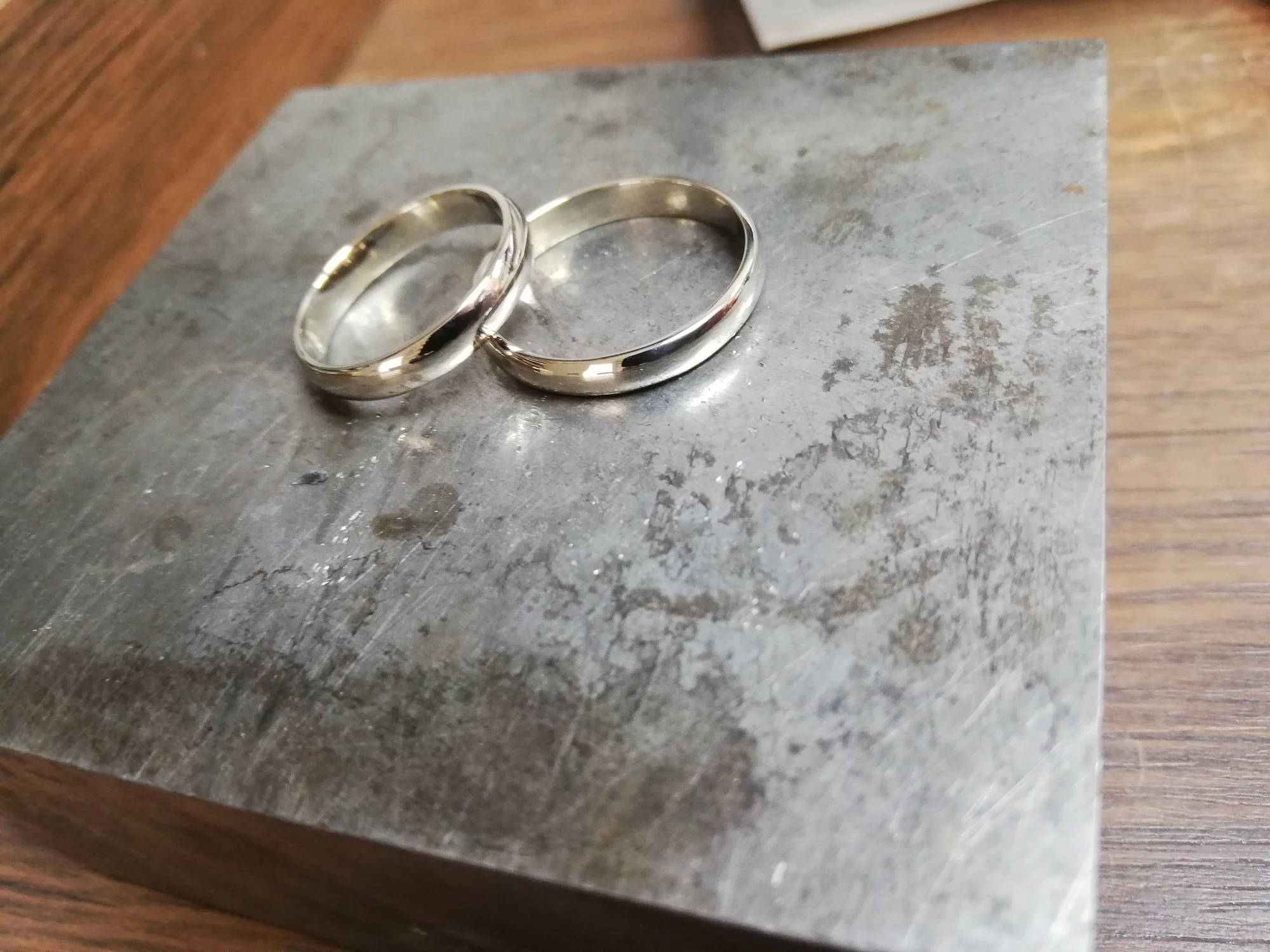 Vyrobte si vlastní šperk: 3hodinový individuální kurz se zlatnicí