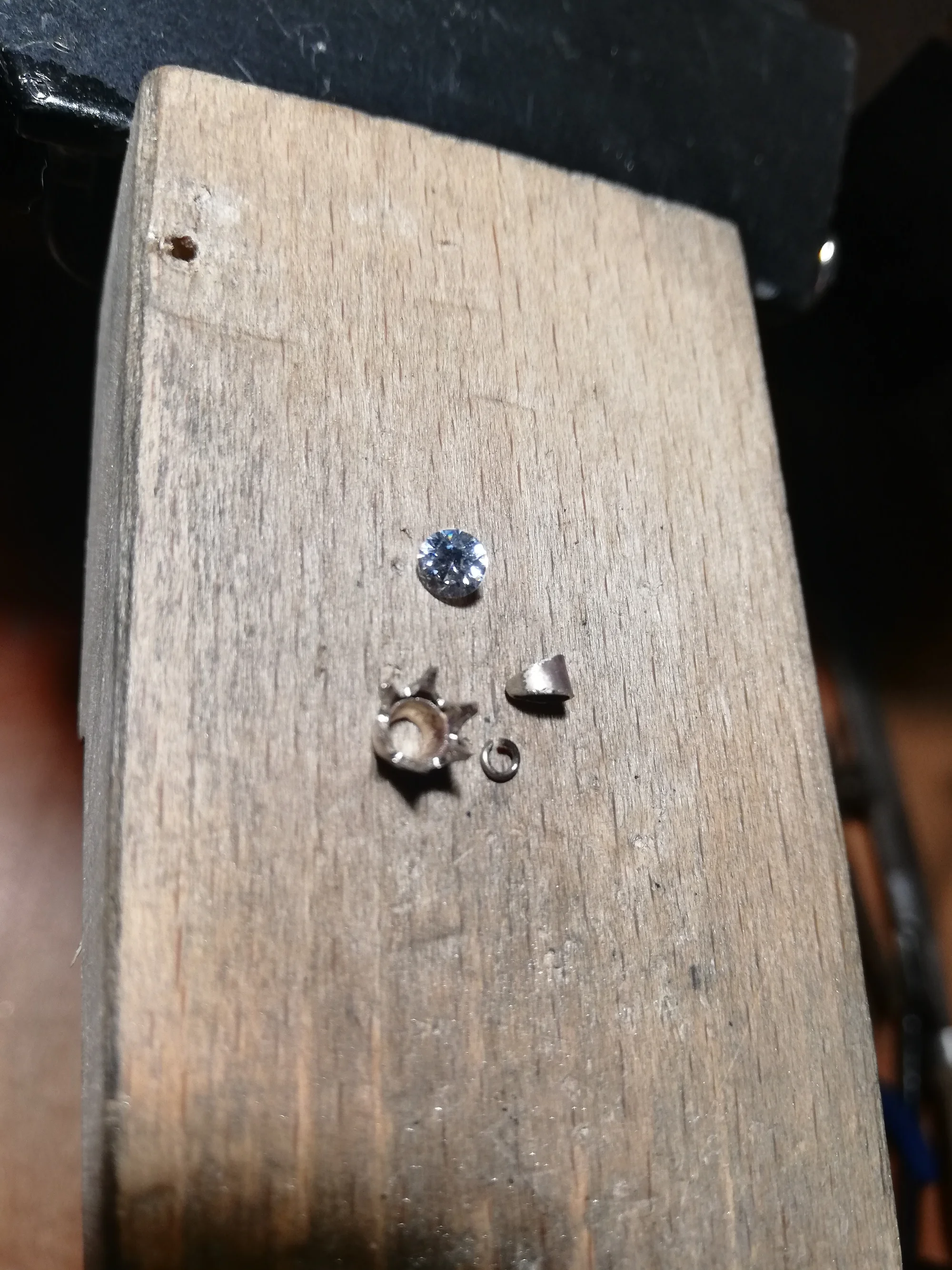 Vyrobte si vlastní šperk: 3hodinový individuální kurz se zlatnicí