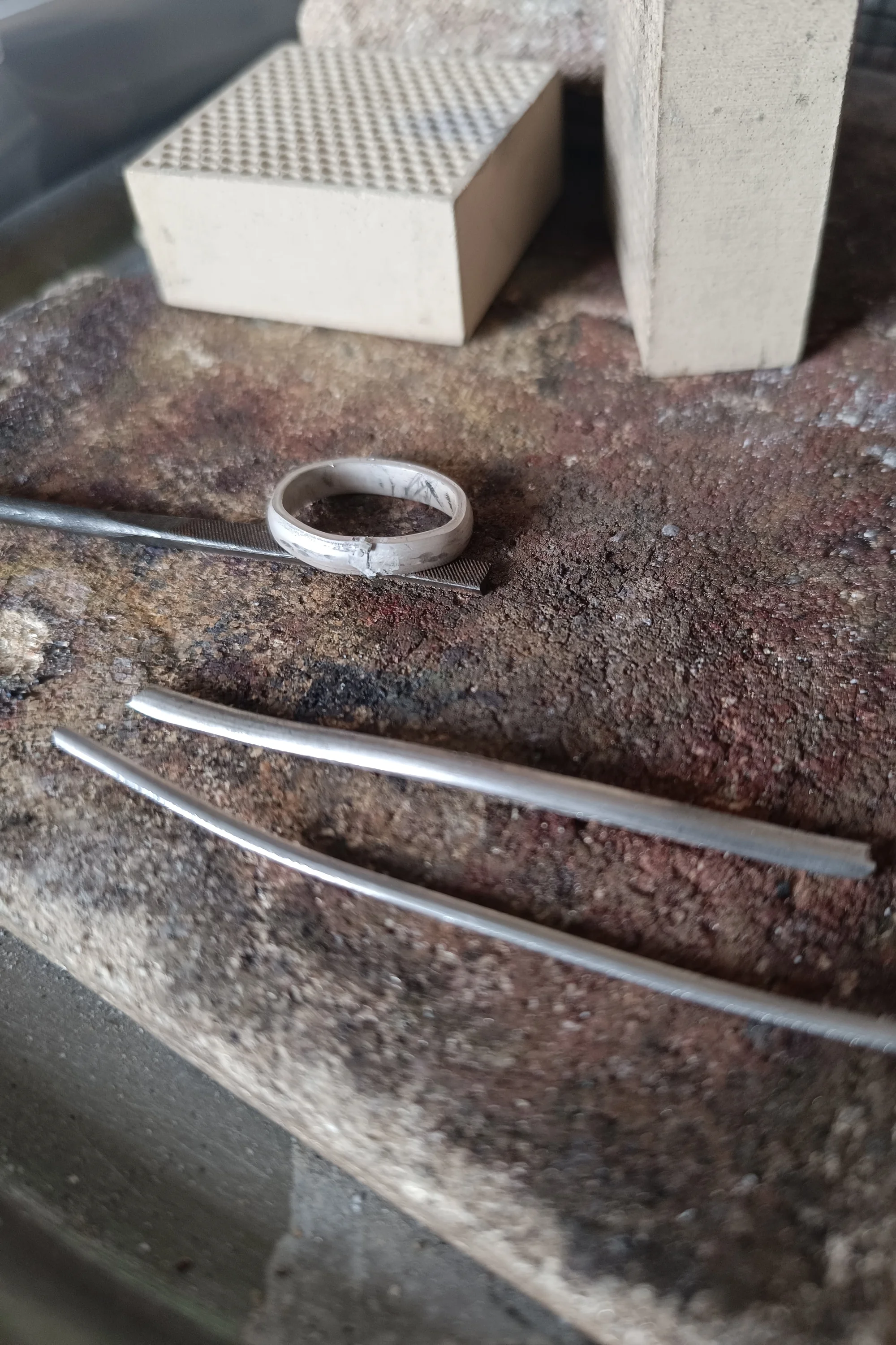 Vyrobte si vlastní šperk: 3hodinový individuální kurz se zlatnicí