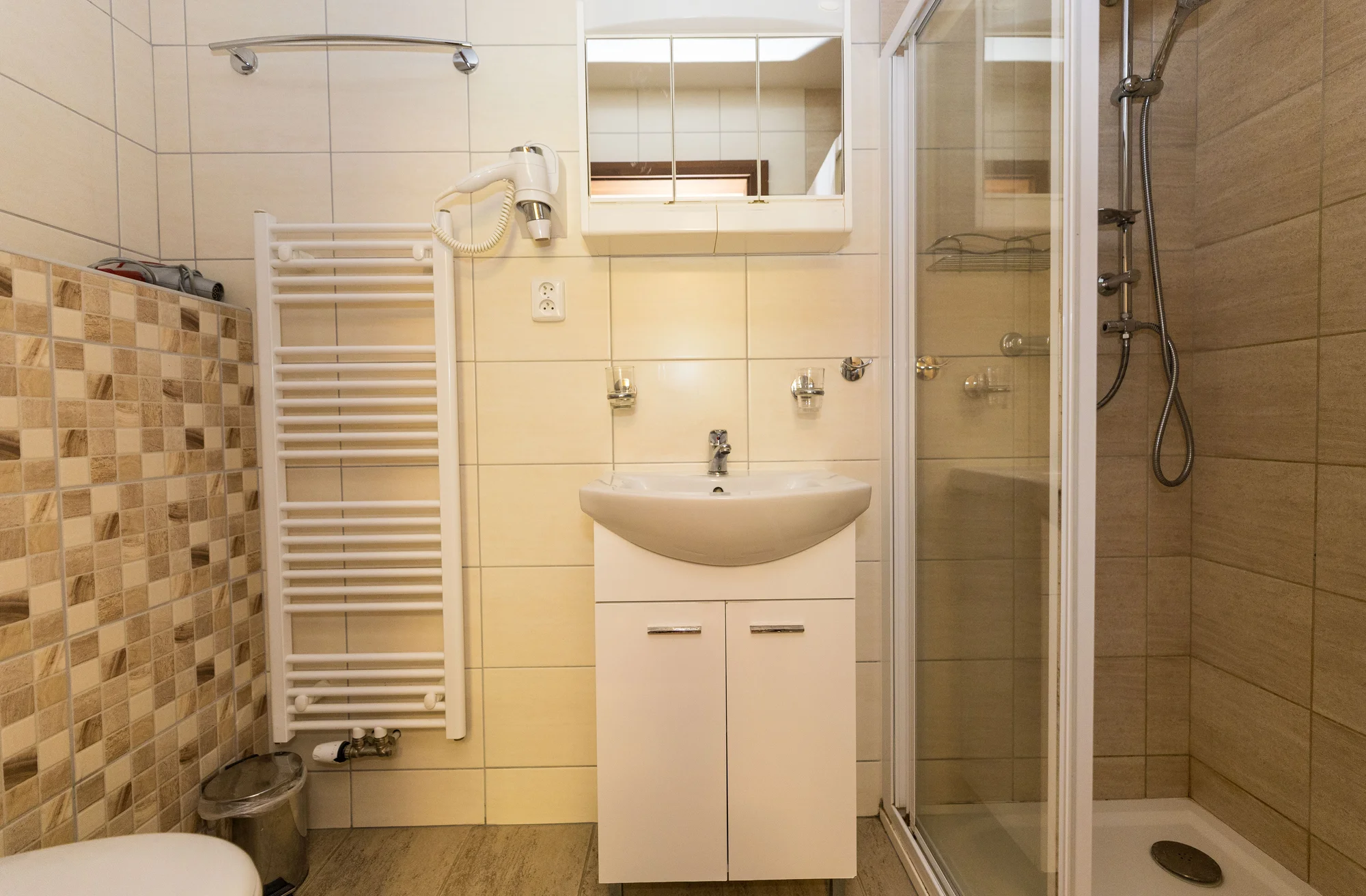 Ráj všech výletníků: penzion u Náchoda s polopenzí a venkovním bazénem