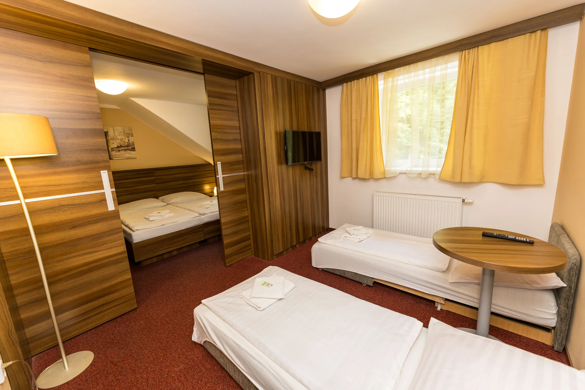 Ráj všech výletníků: penzion u Náchoda s polopenzí a venkovním bazénem