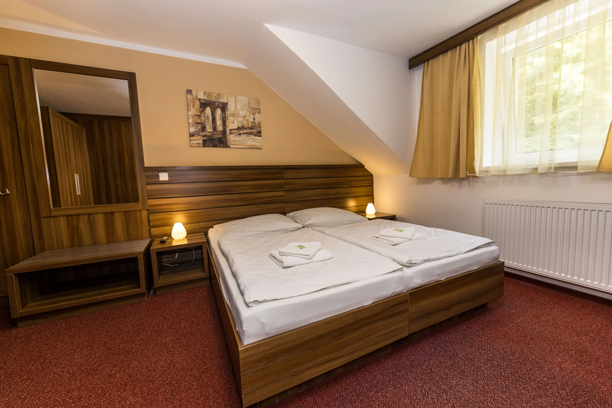 Ráj všech výletníků: penzion u Náchoda s polopenzí a venkovním bazénem