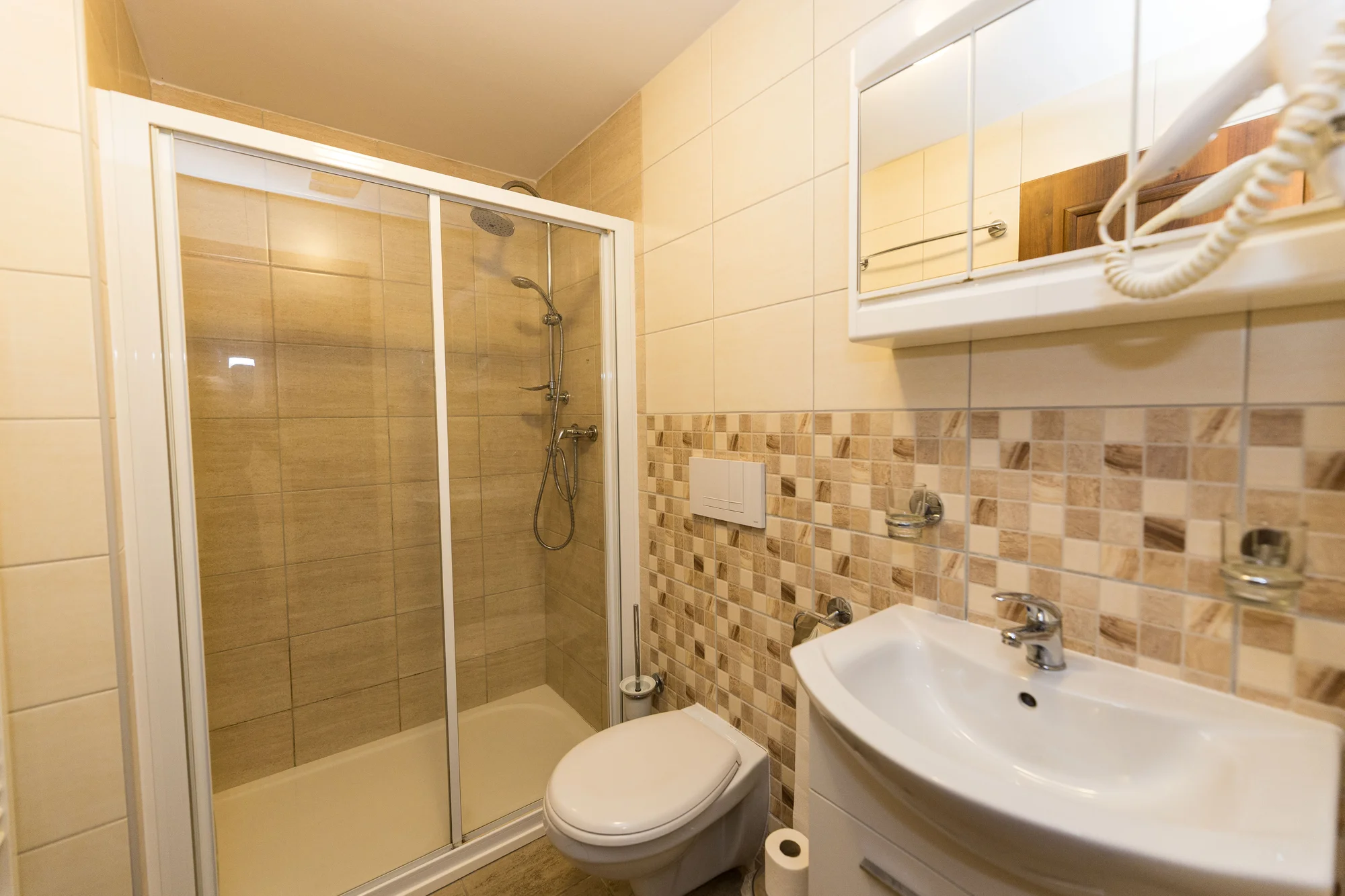 Ráj všech výletníků: penzion u Náchoda s polopenzí a venkovním bazénem