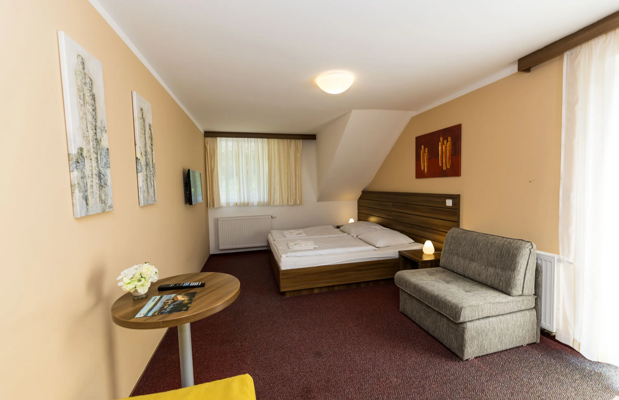 Ráj všech výletníků: penzion u Náchoda s polopenzí a venkovním bazénem