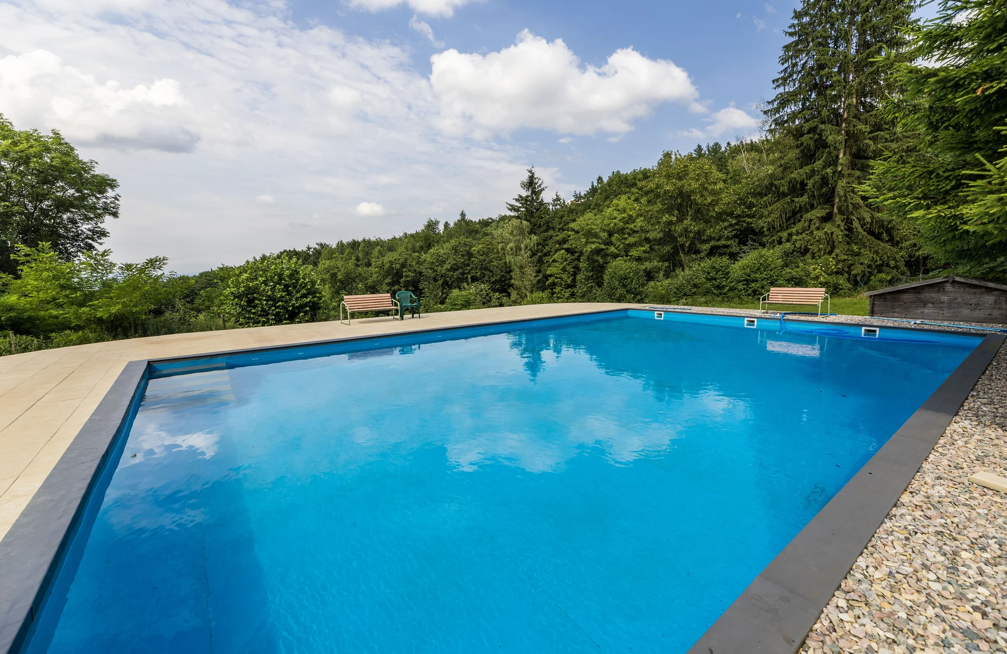 Ráj všech výletníků: penzion u Náchoda s polopenzí a venkovním bazénem