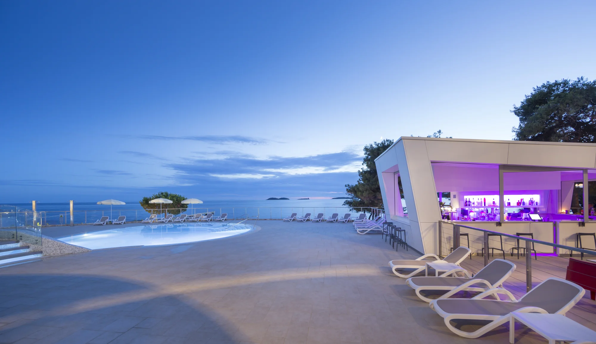 Hurá na Istrii: 3* apartmány přímo u pláže, snídaně nebo polopenze, bazén s tobogány